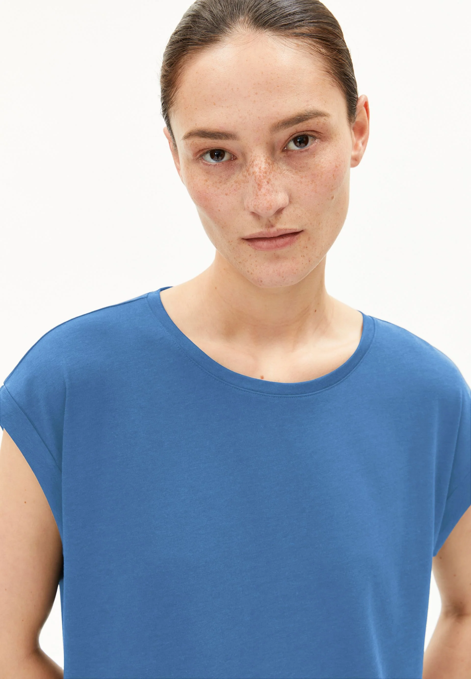 JILAANA T-SHIRT | dark morning - Image 3