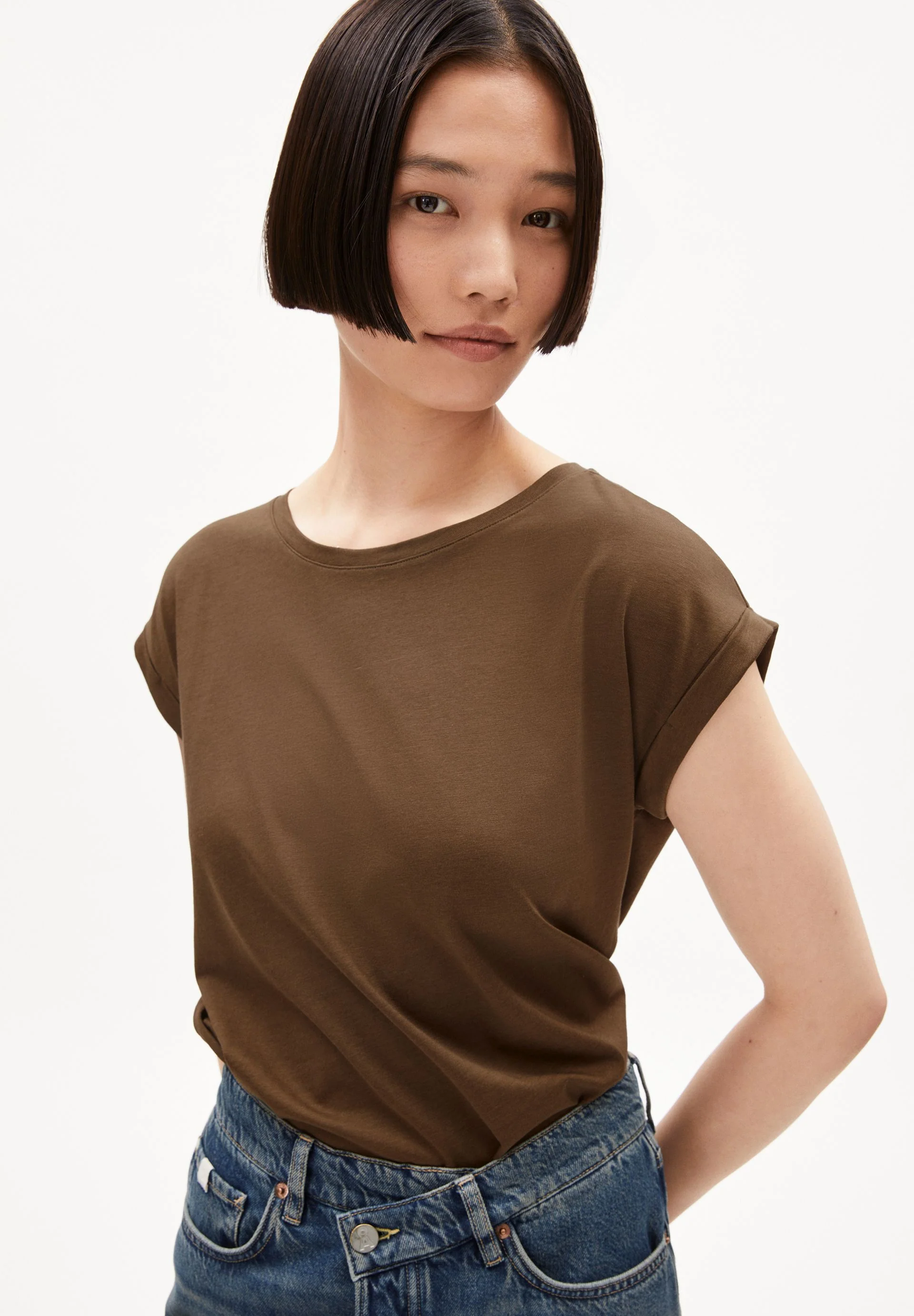 JILAANA T-SHIRT | dried moss - Image 3