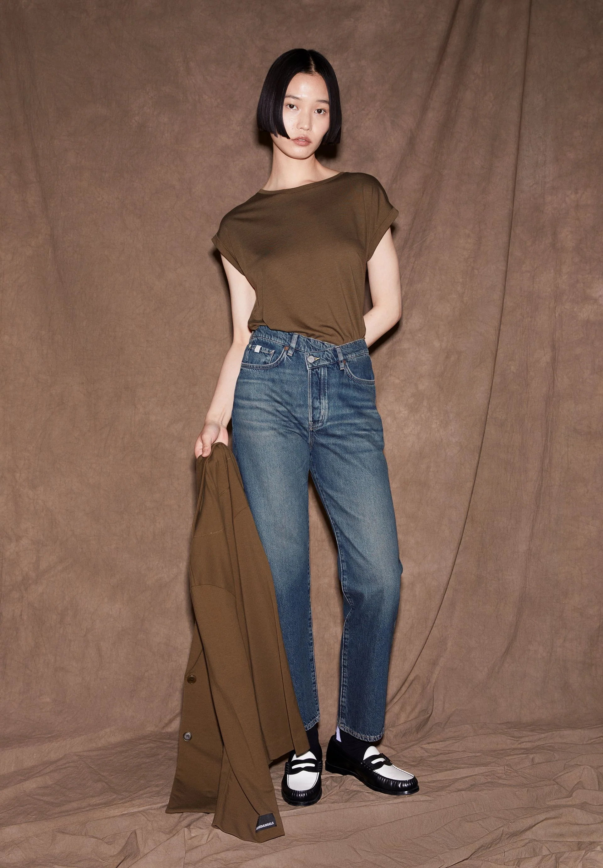 JILAANA T-SHIRT | dried moss - Image 4