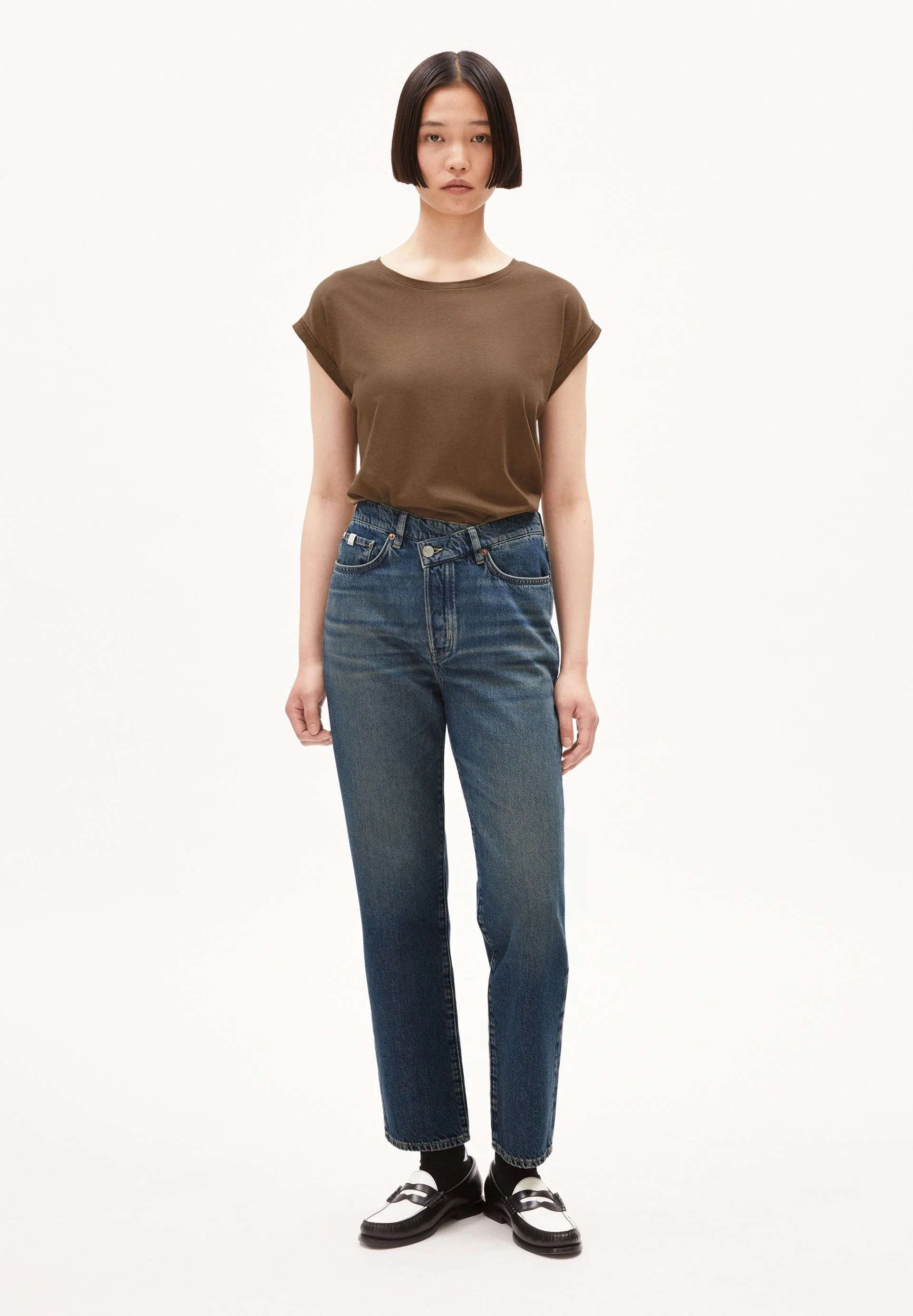 JILAANA T-SHIRT | dried moss - Image 5