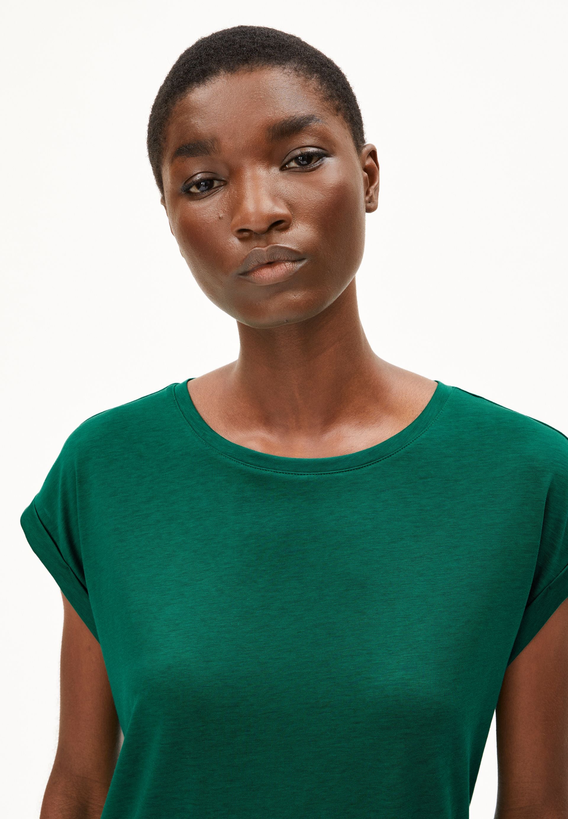 JILAANA T-SHIRT | emerald green - Image 3