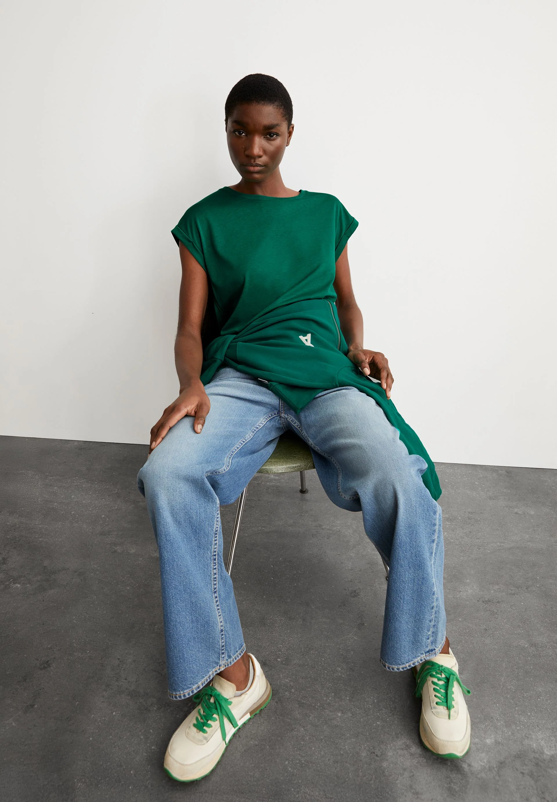 JILAANA T-SHIRT | emerald green - Image 4