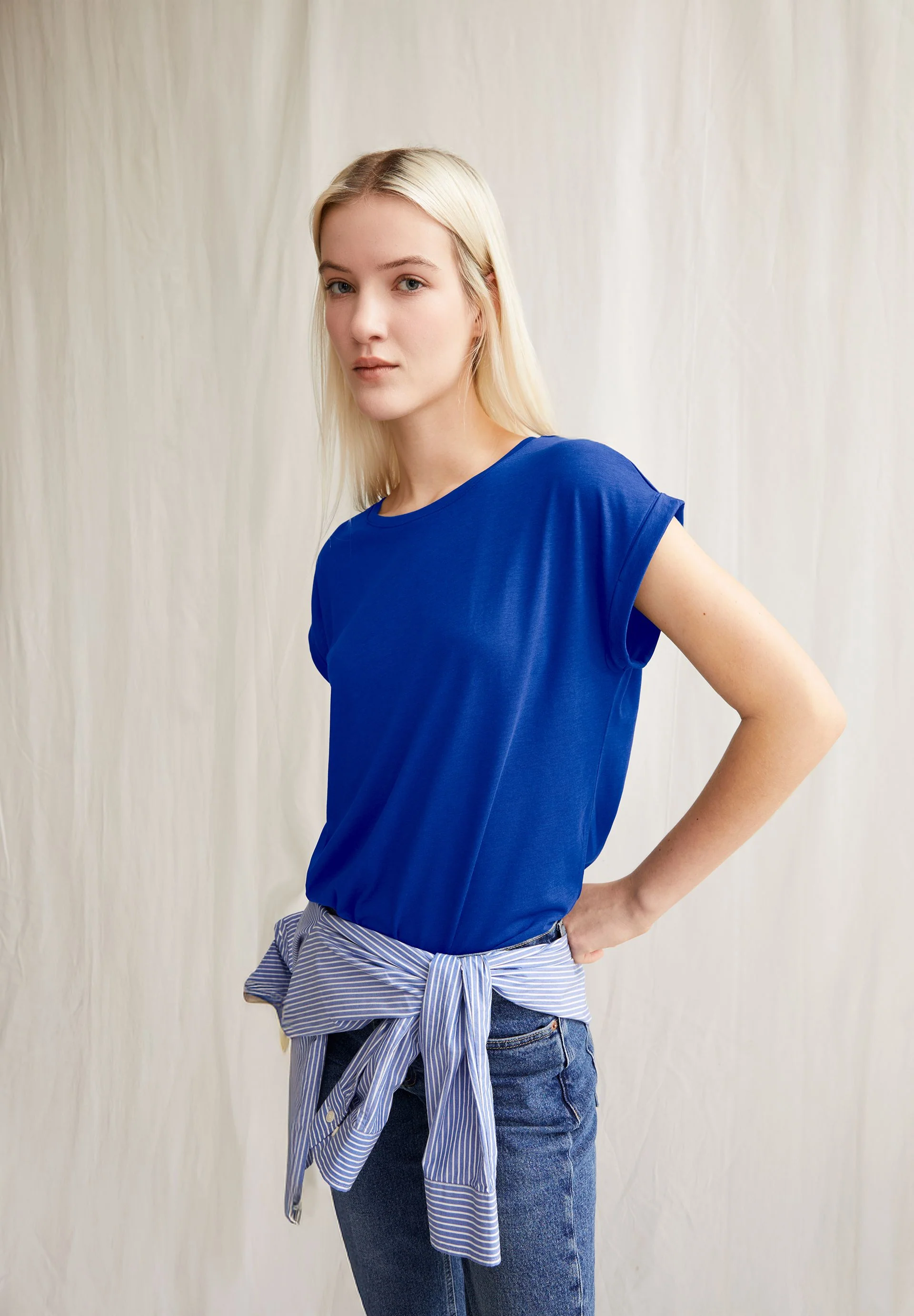 JILAANA T-SHIRT | lapis blue - Image 4