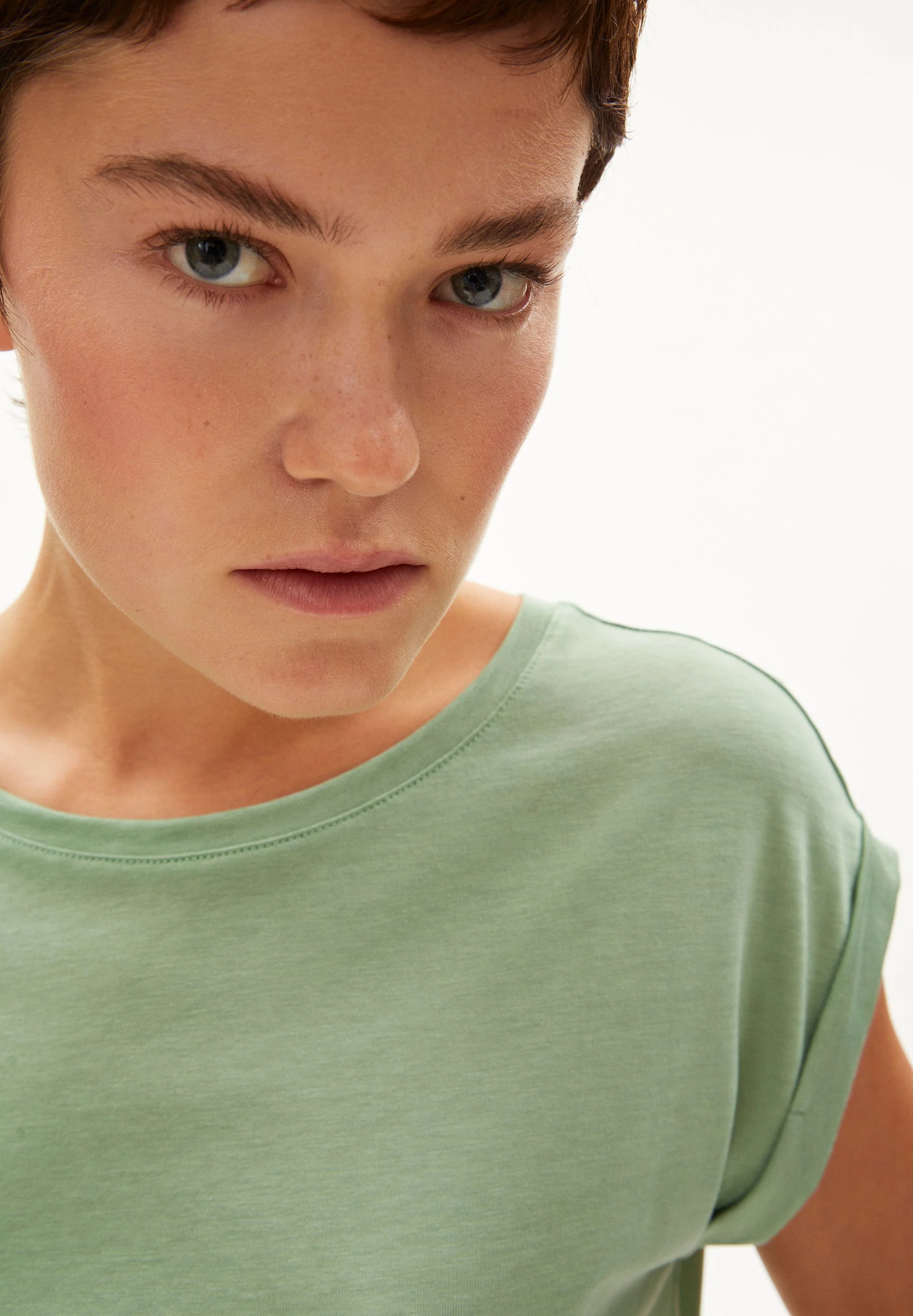 JILAANA T-SHIRT | smith green - Image 3