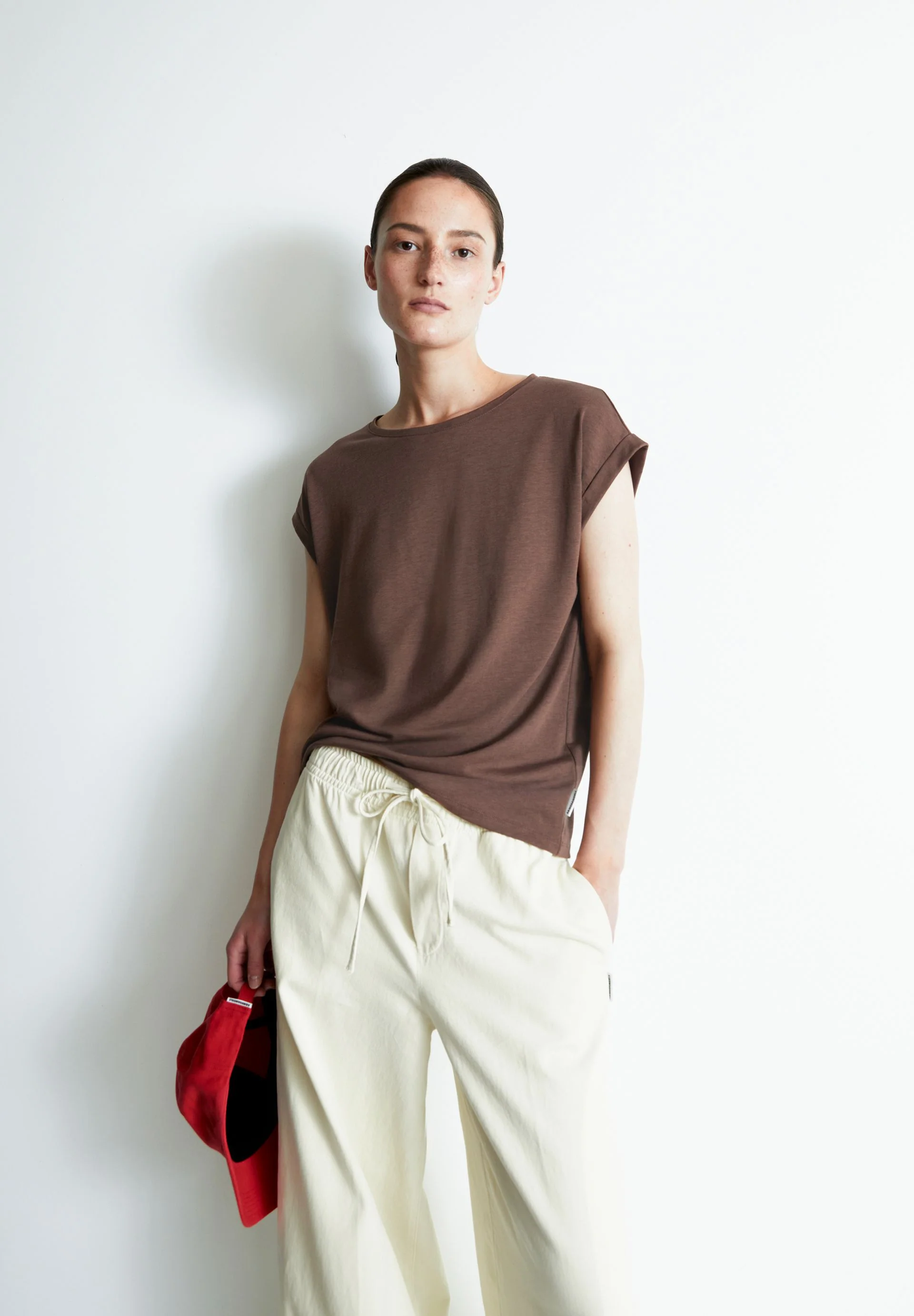 JILAANA T-SHIRT | toasty tan - Image 4