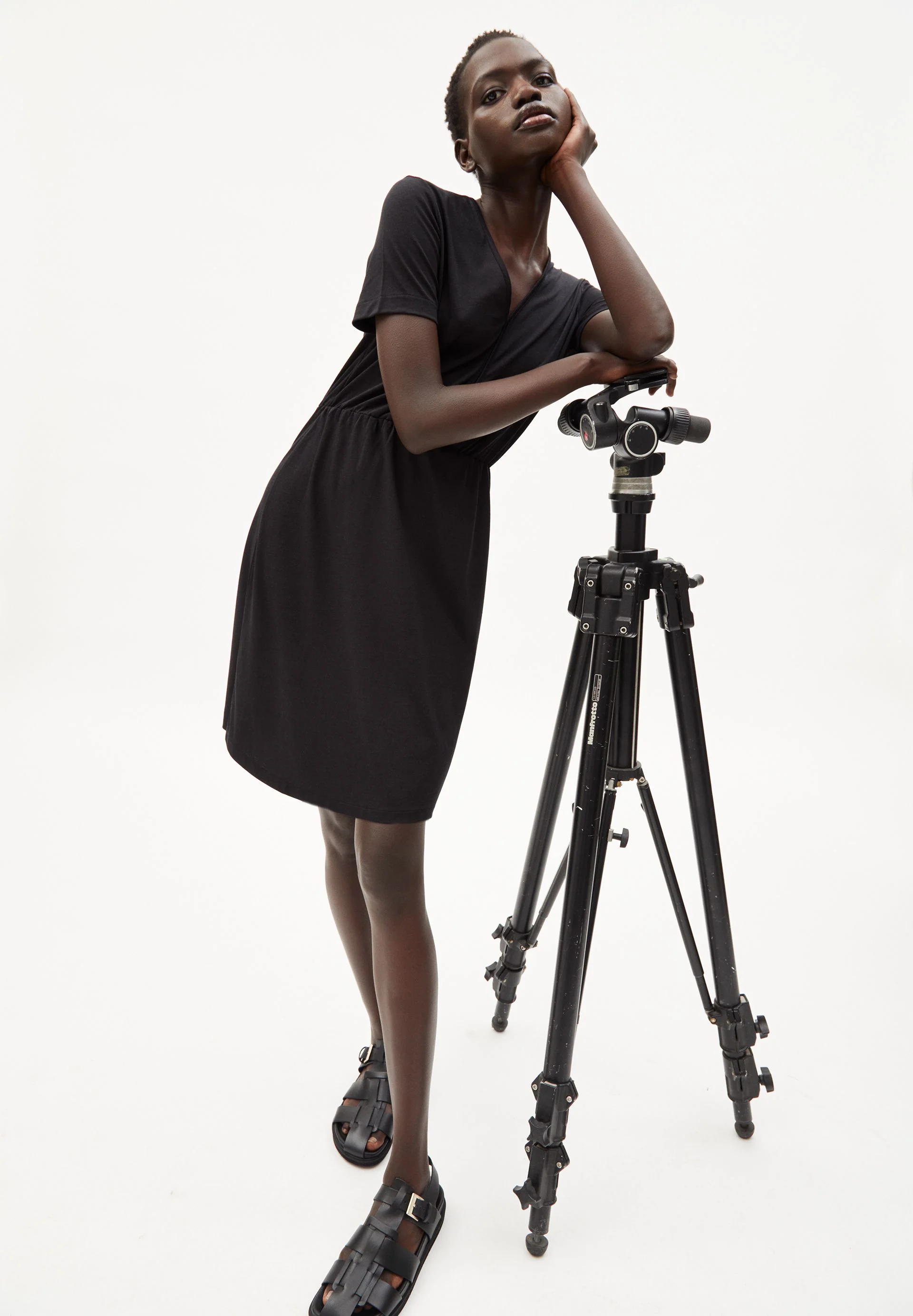 LAVIAA | black - Image 4