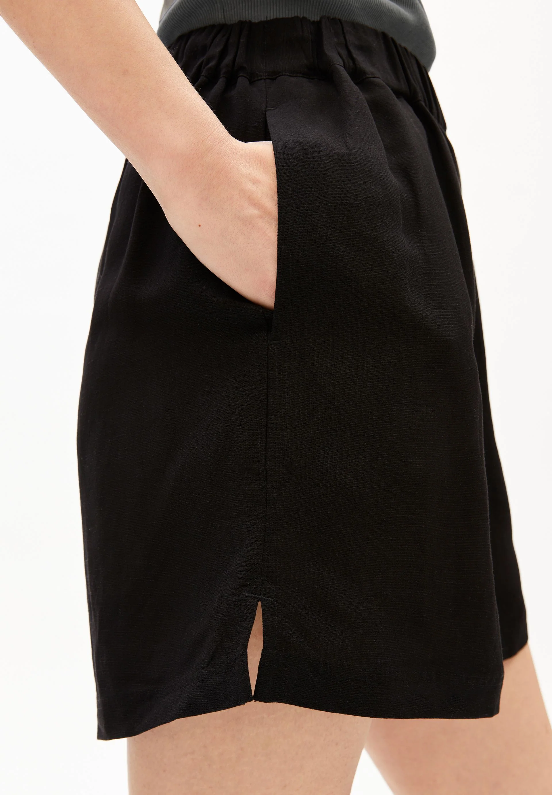 LEINEN-MIX PULL-ON SHORTS | black - Image 3