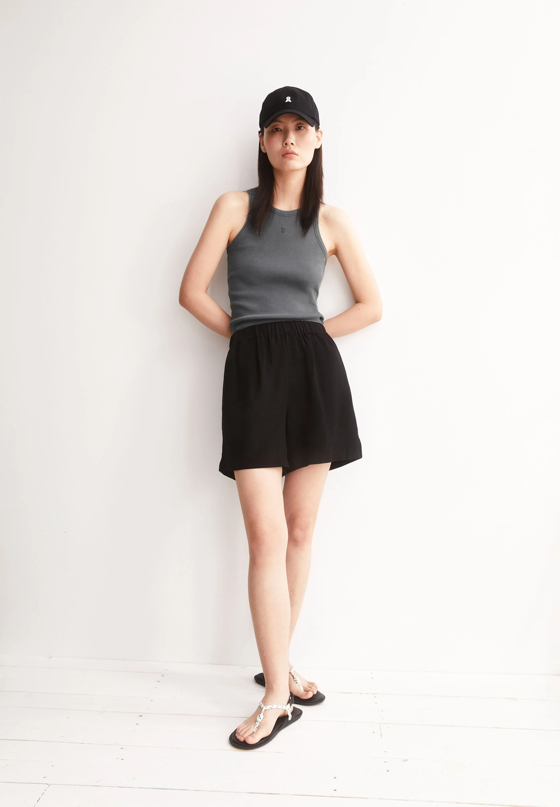 LEINEN-MIX PULL-ON SHORTS | black - Image 4