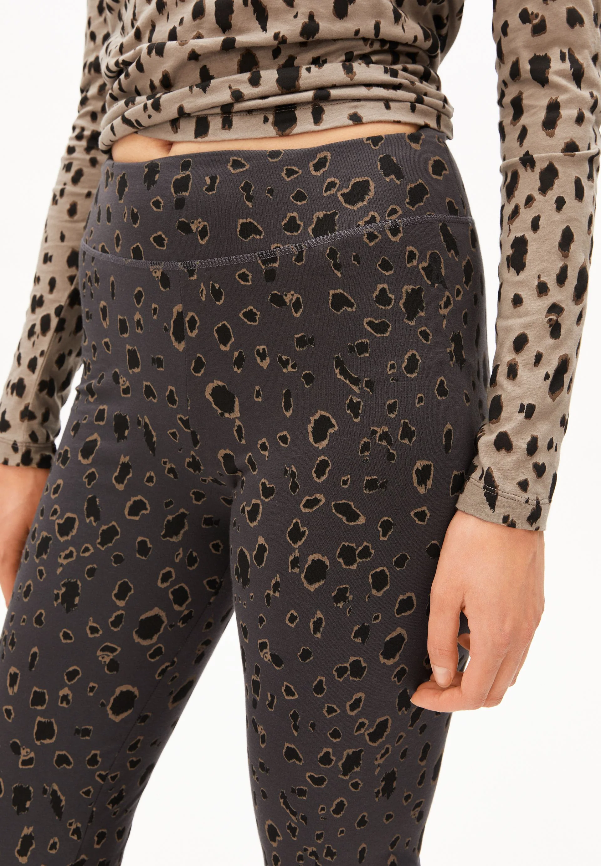 LEO REHMAA LEGGINGS | dark steel - Image 3