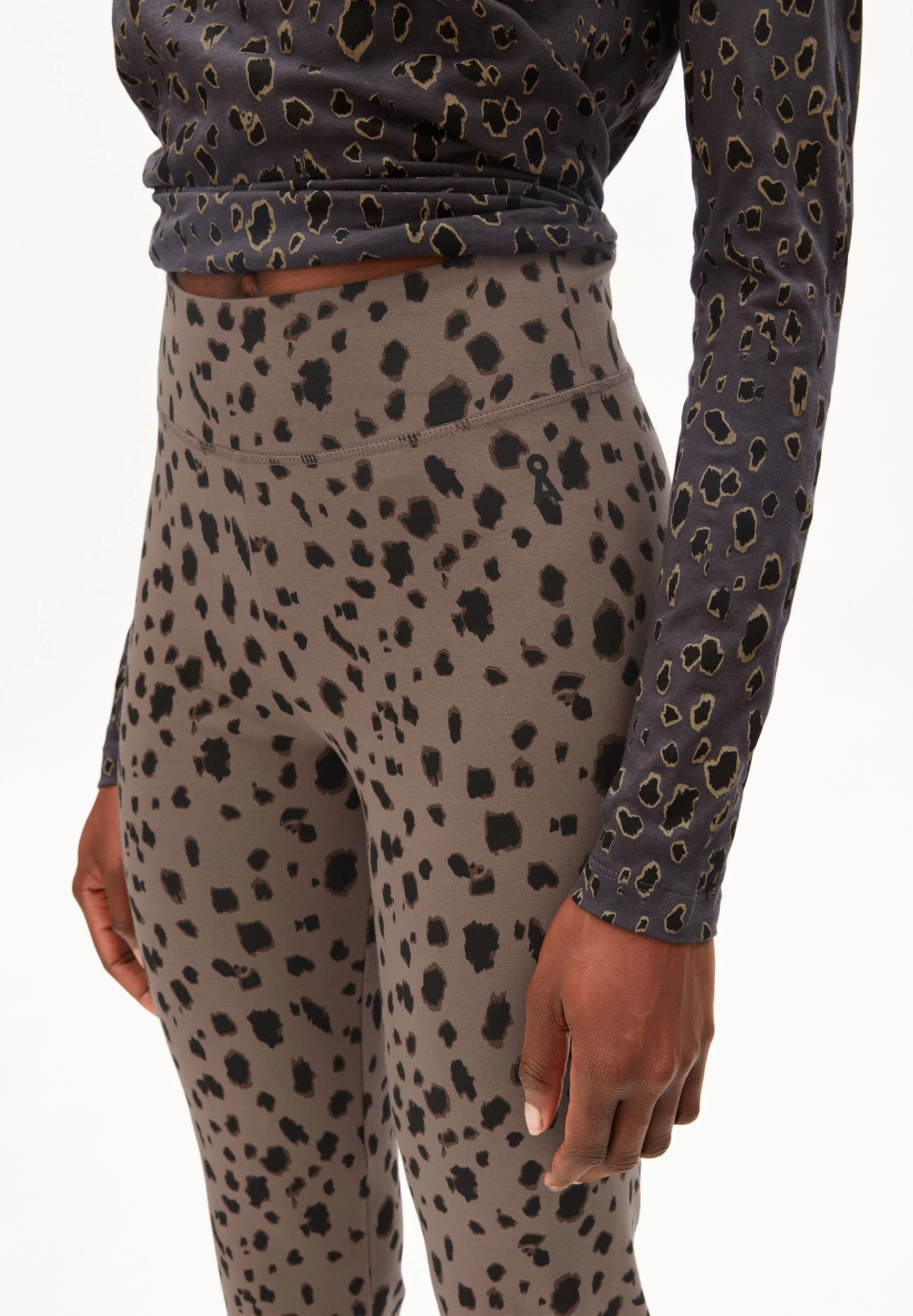 LEO REHMAA LEGGINGS | walnut cream - Image 3