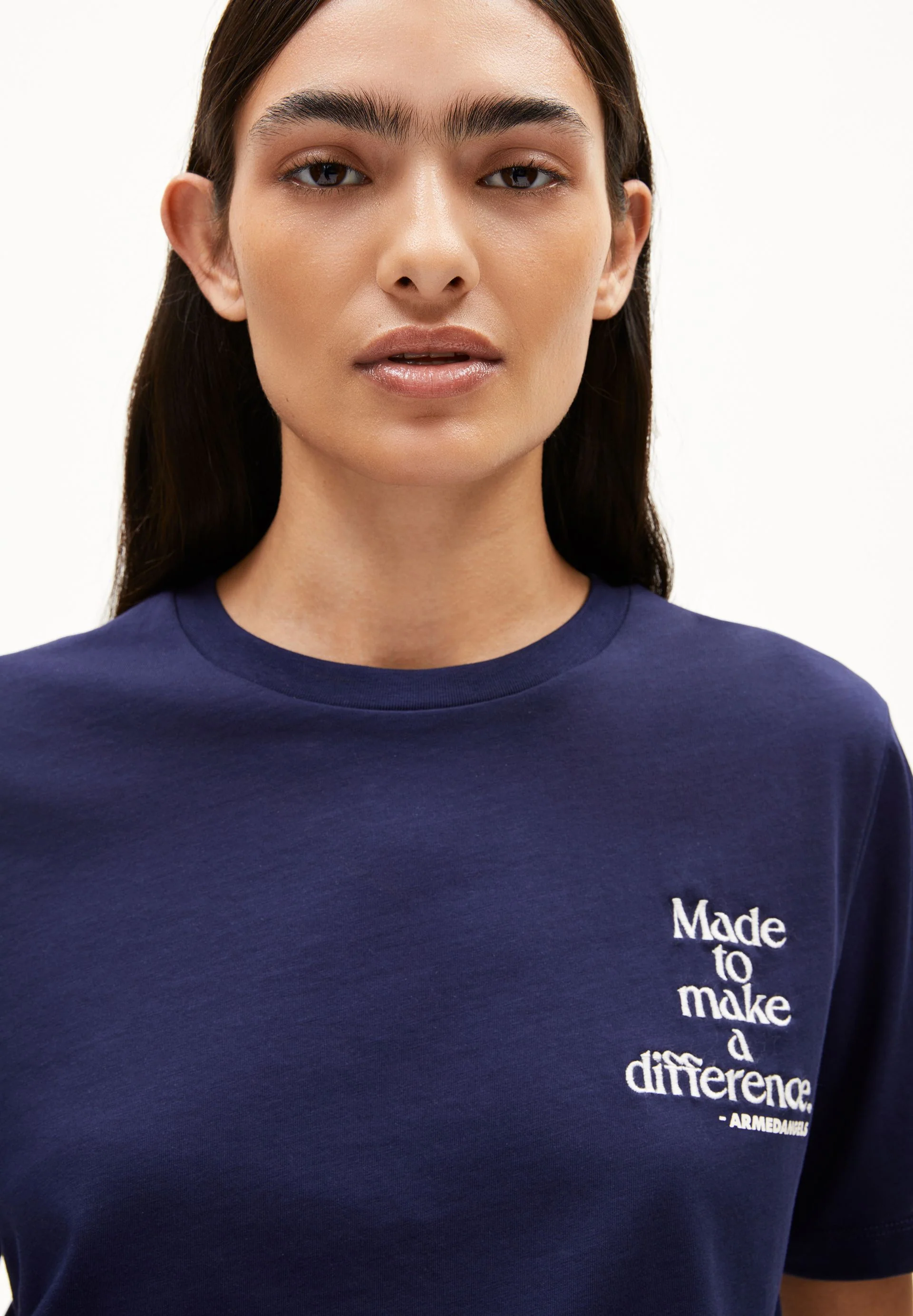 LUALAA DIFFERENCE T-SHIRT | tinted navy - Image 3