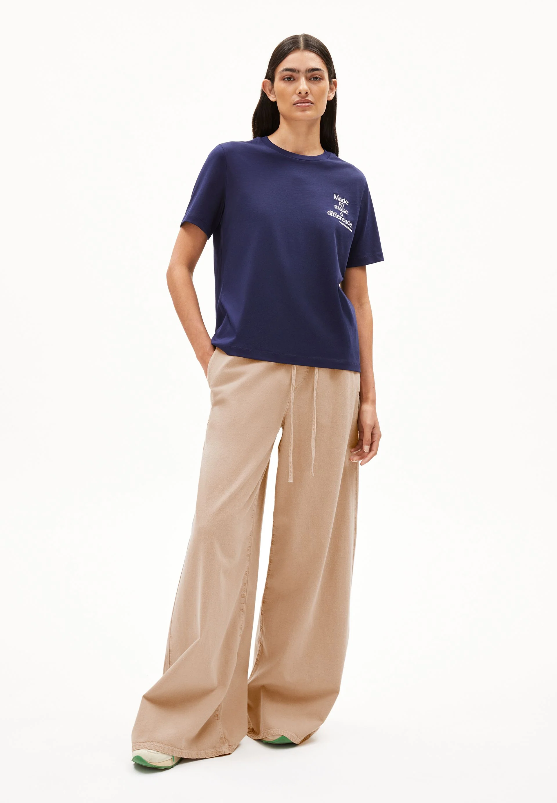 LUALAA DIFFERENCE T-SHIRT | tinted navy - Image 5