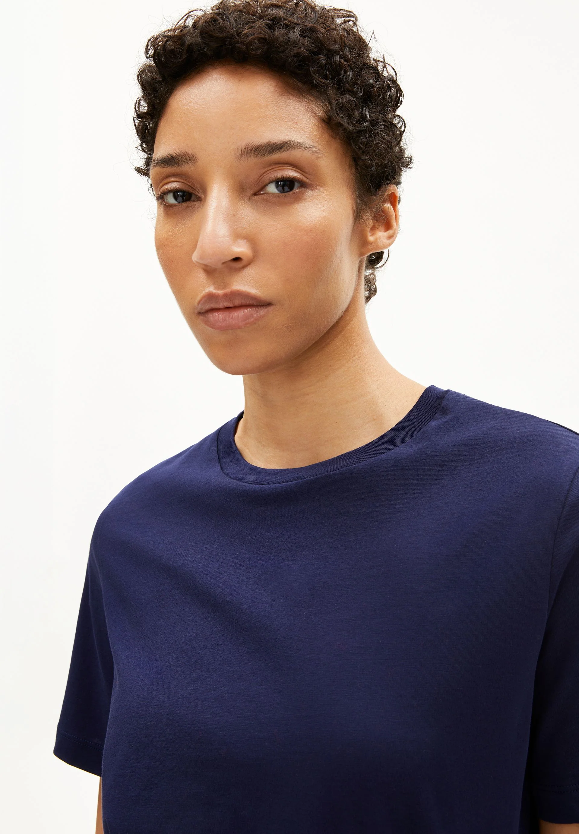LUALAA T-SHIRT | tinted navy - Image 3