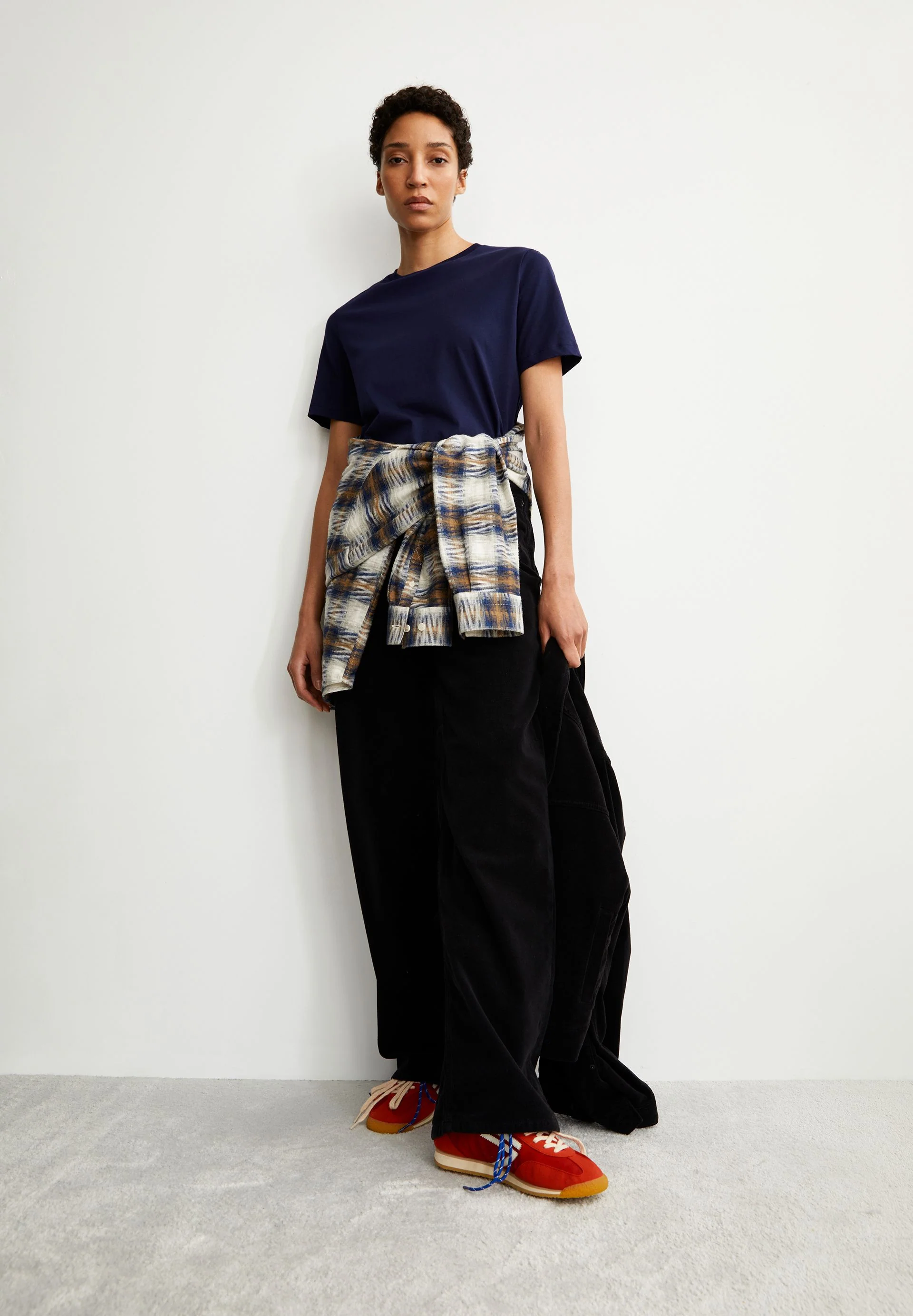 LUALAA T-SHIRT | tinted navy - Image 4