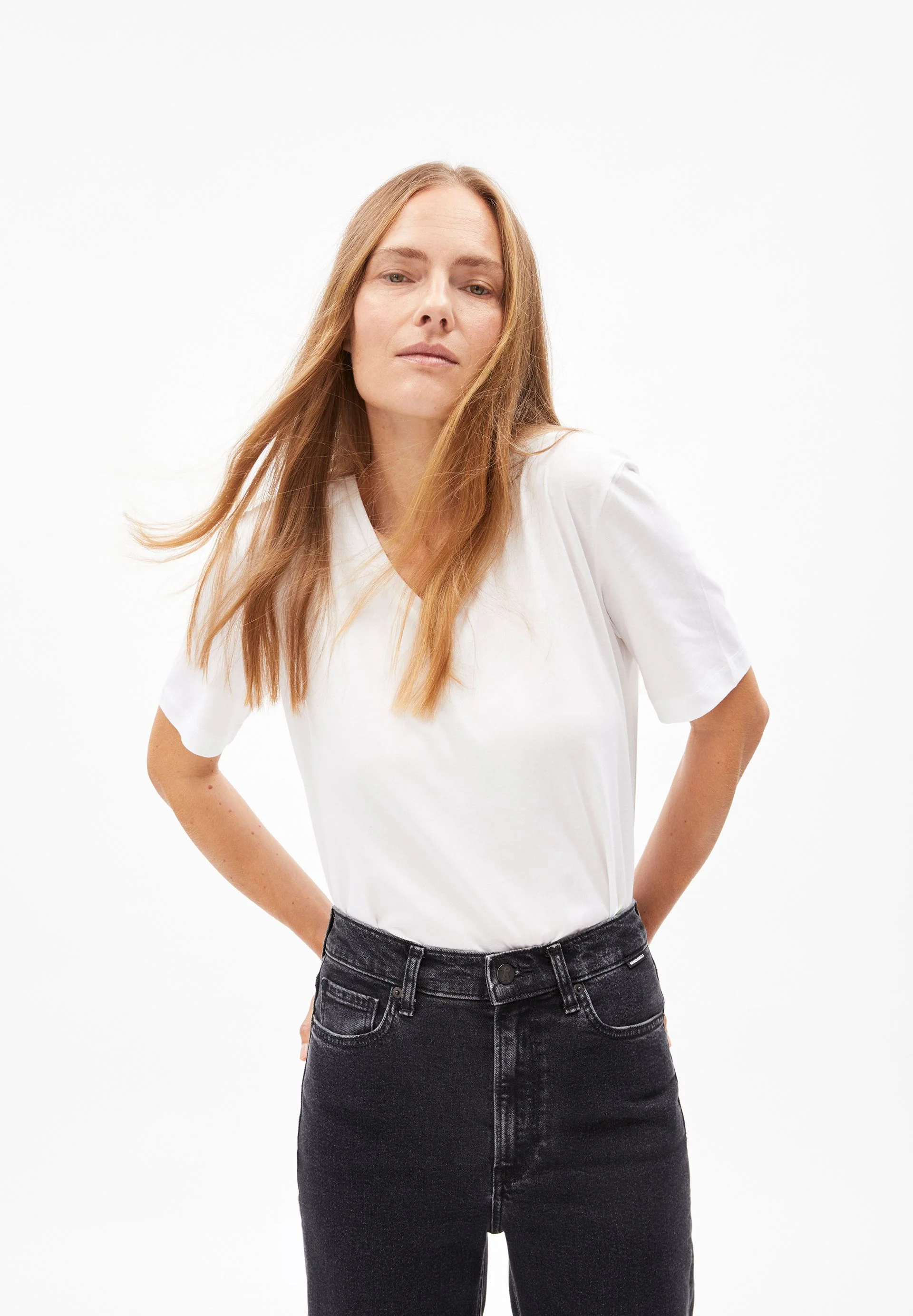 LUALAA V-NECK | white - Image 3