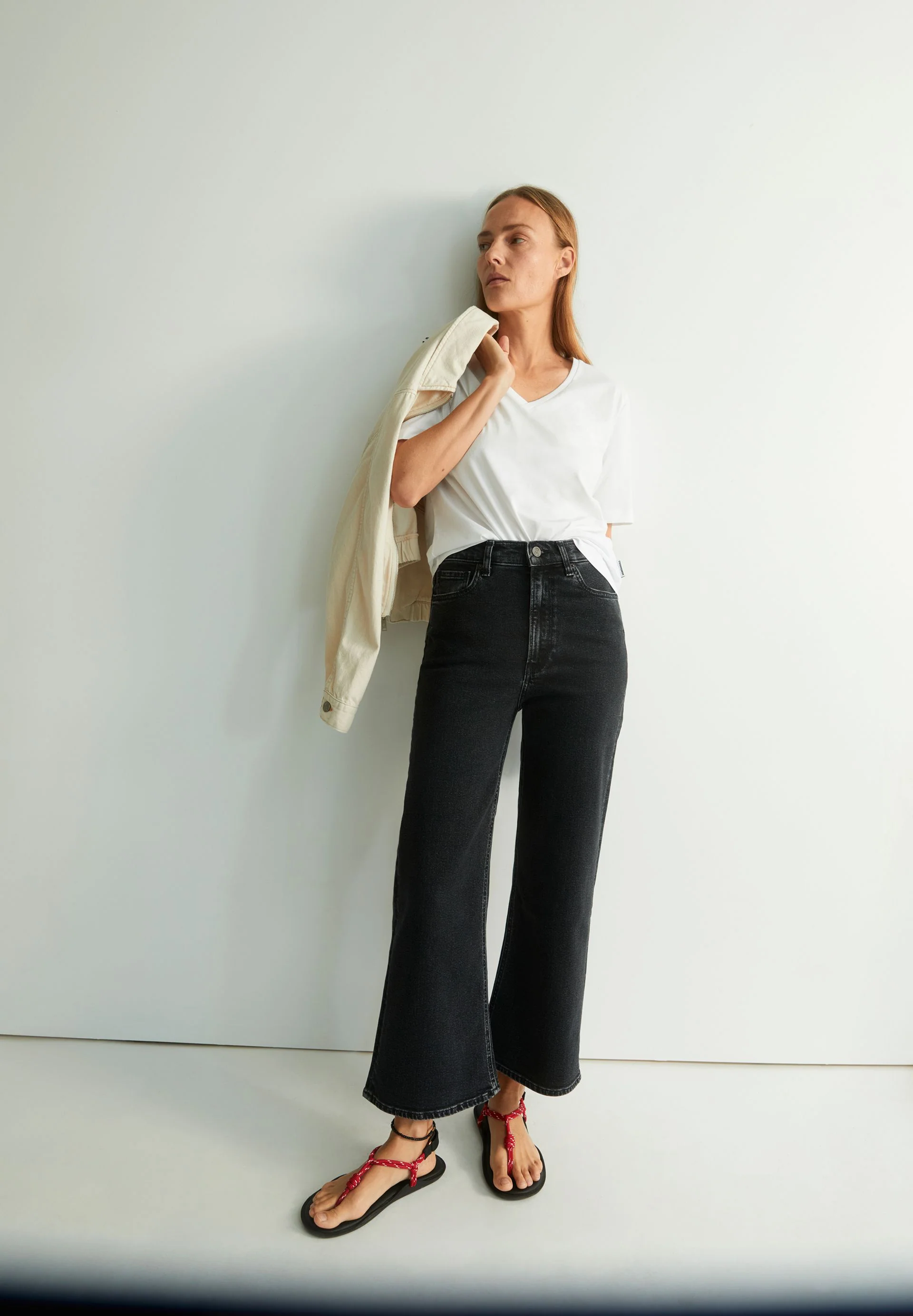 LUALAA V-NECK | white - Image 4