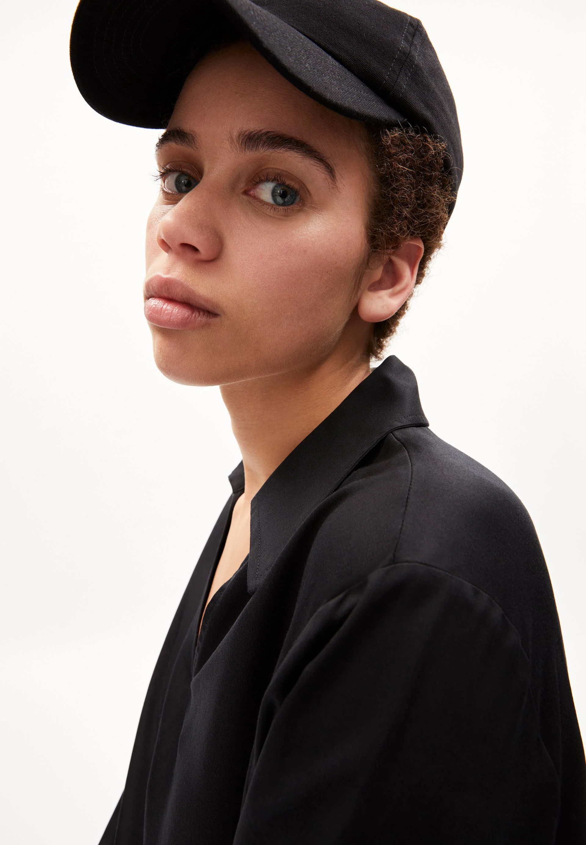 LUISAA | black - Image 3