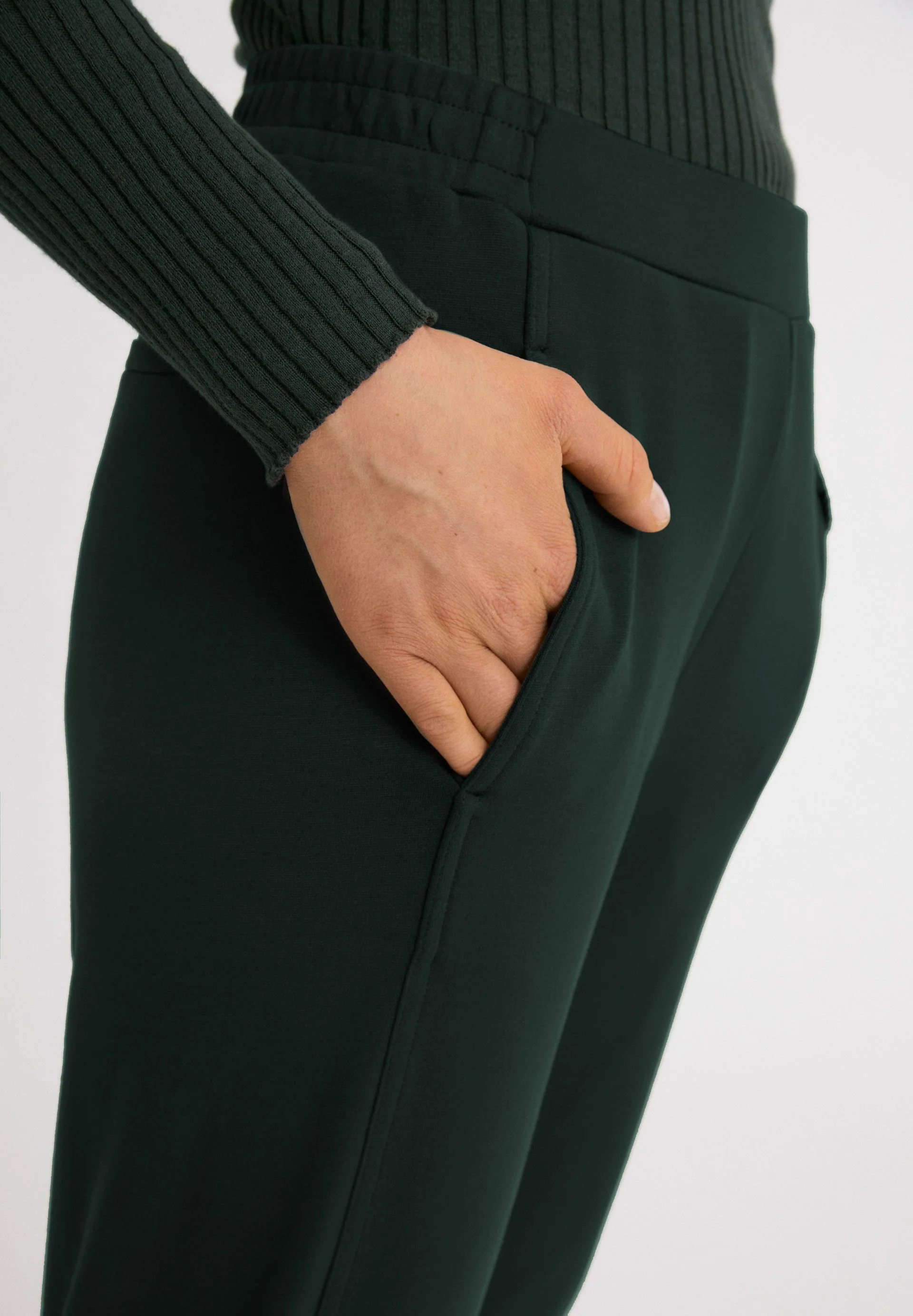MAGDAALENA JERSEYHOSE | vintage green - Image 3
