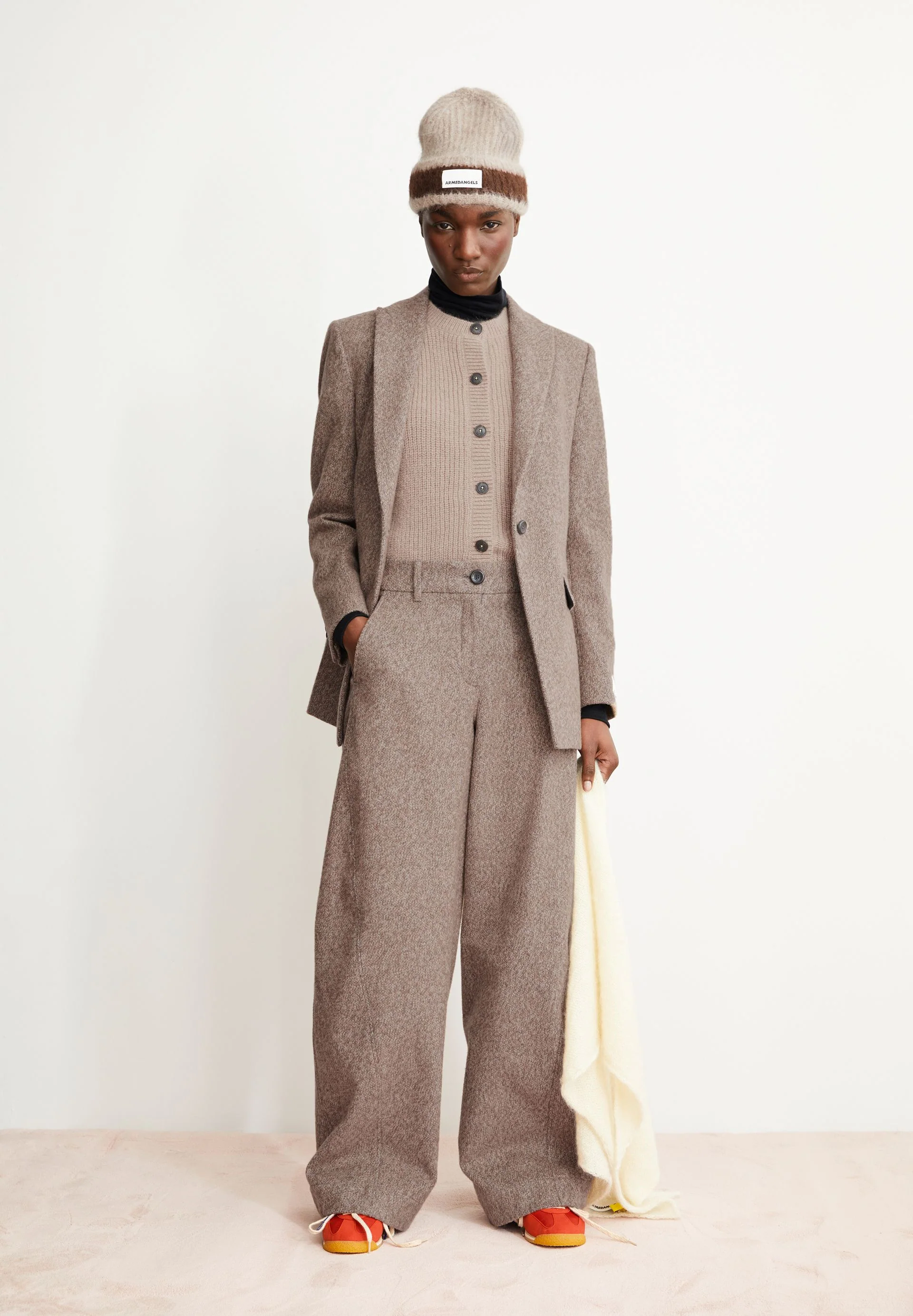 MIKULAA TWEED | pure-walnut cream - Image 4