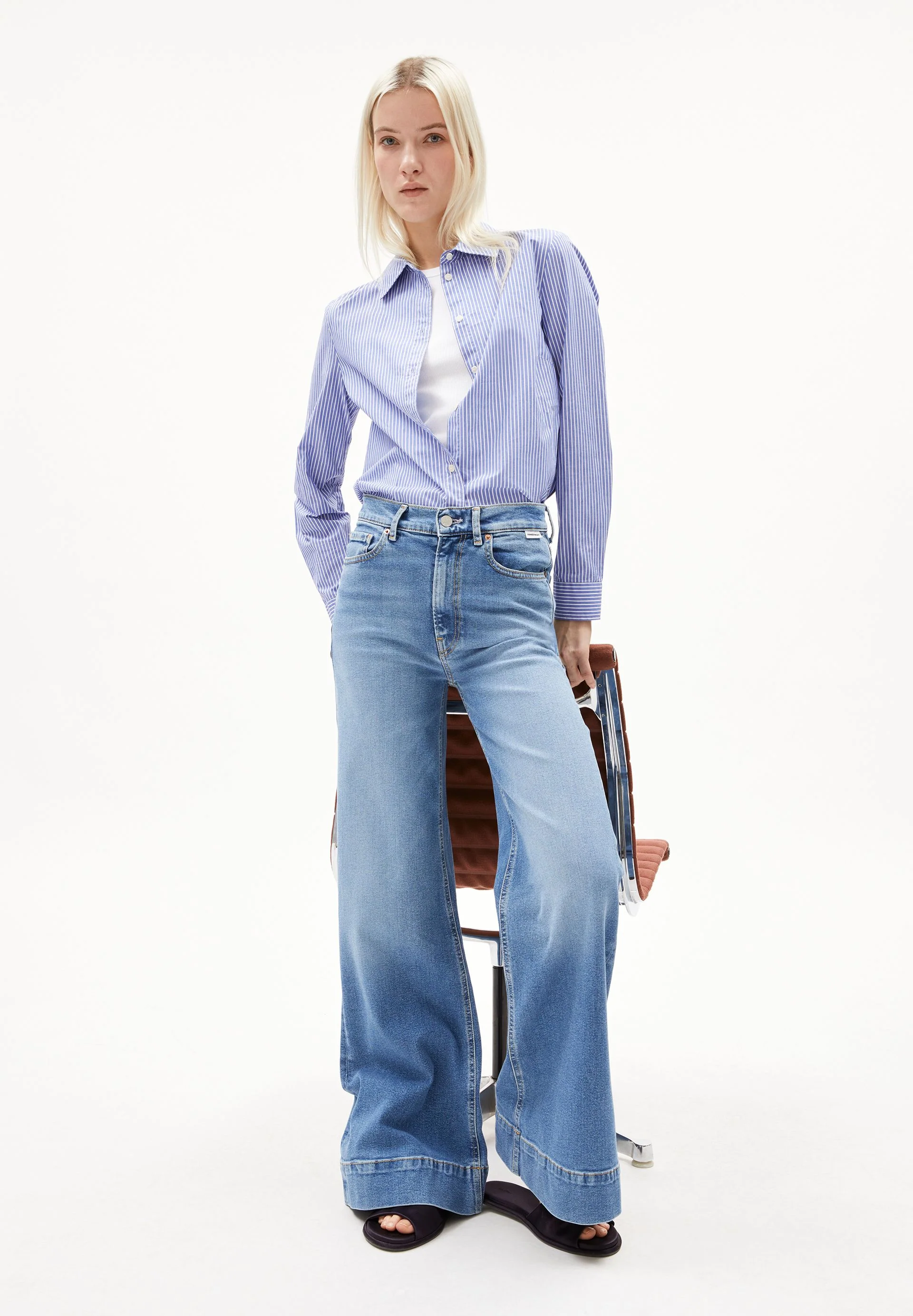 MURLIAA HIGH WAIST WIDE JEANS | lighten - Image 4