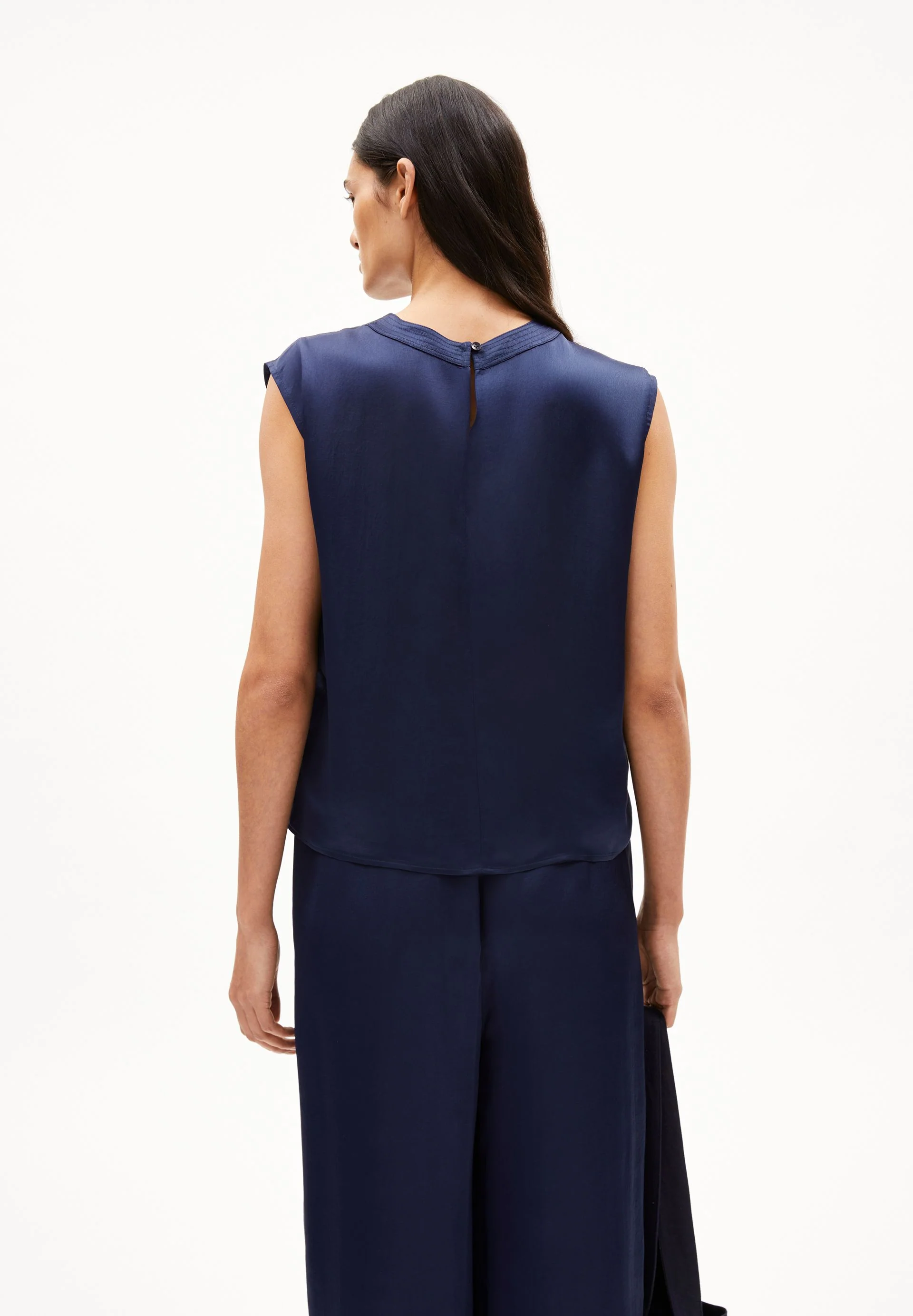 NERAALI NIALAA | tinted navy - Image 2