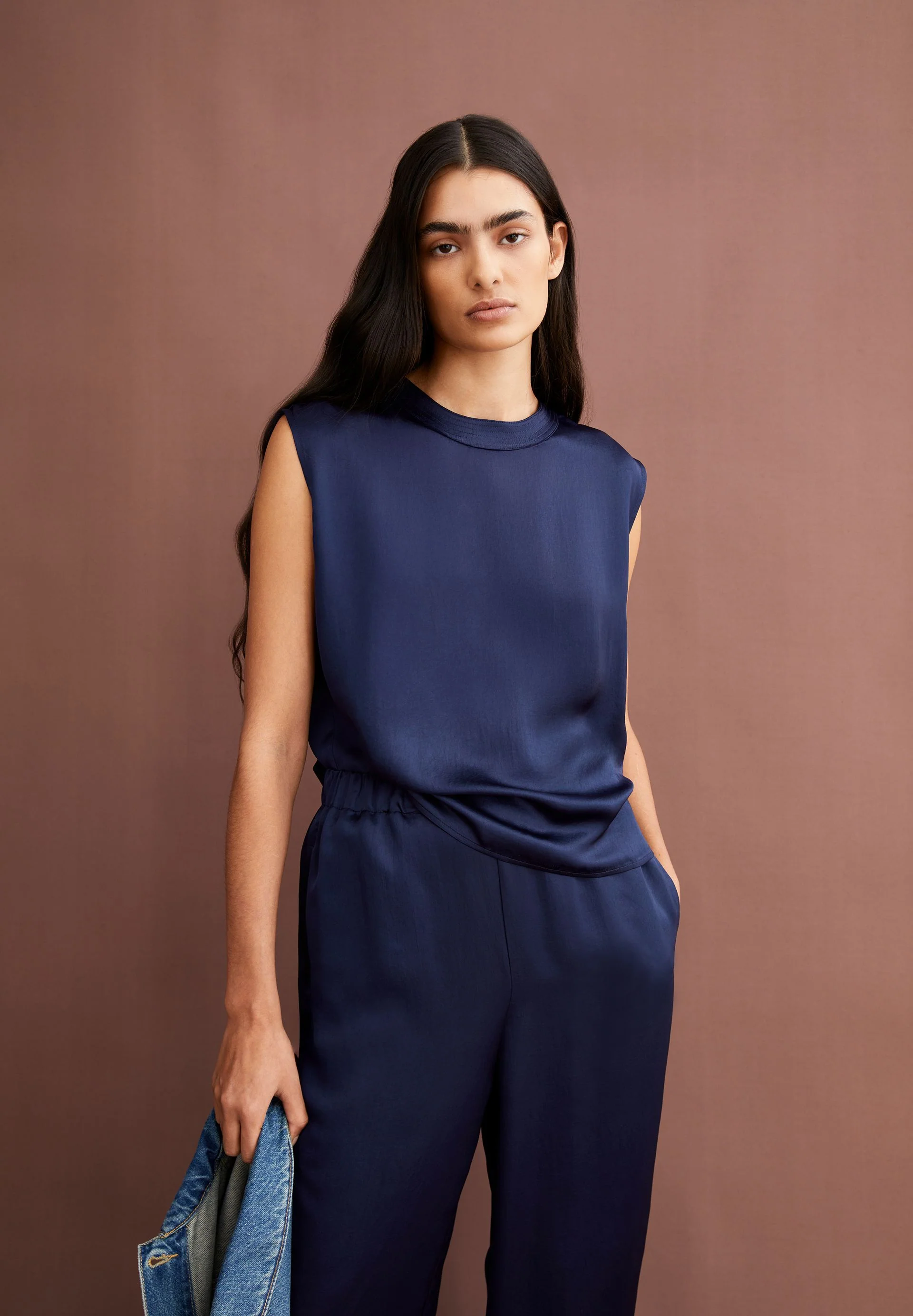 NERAALI NIALAA | tinted navy - Image 4