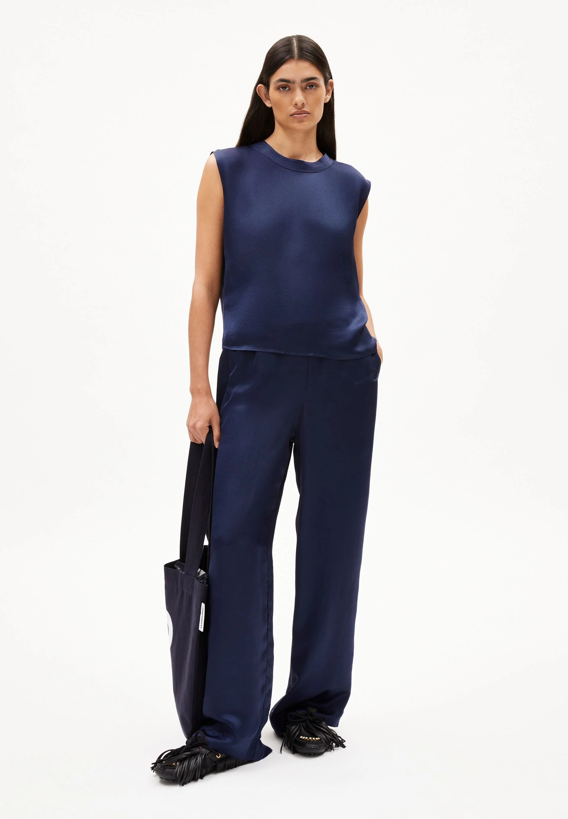 NERAALI NIALAA | tinted navy - Image 5