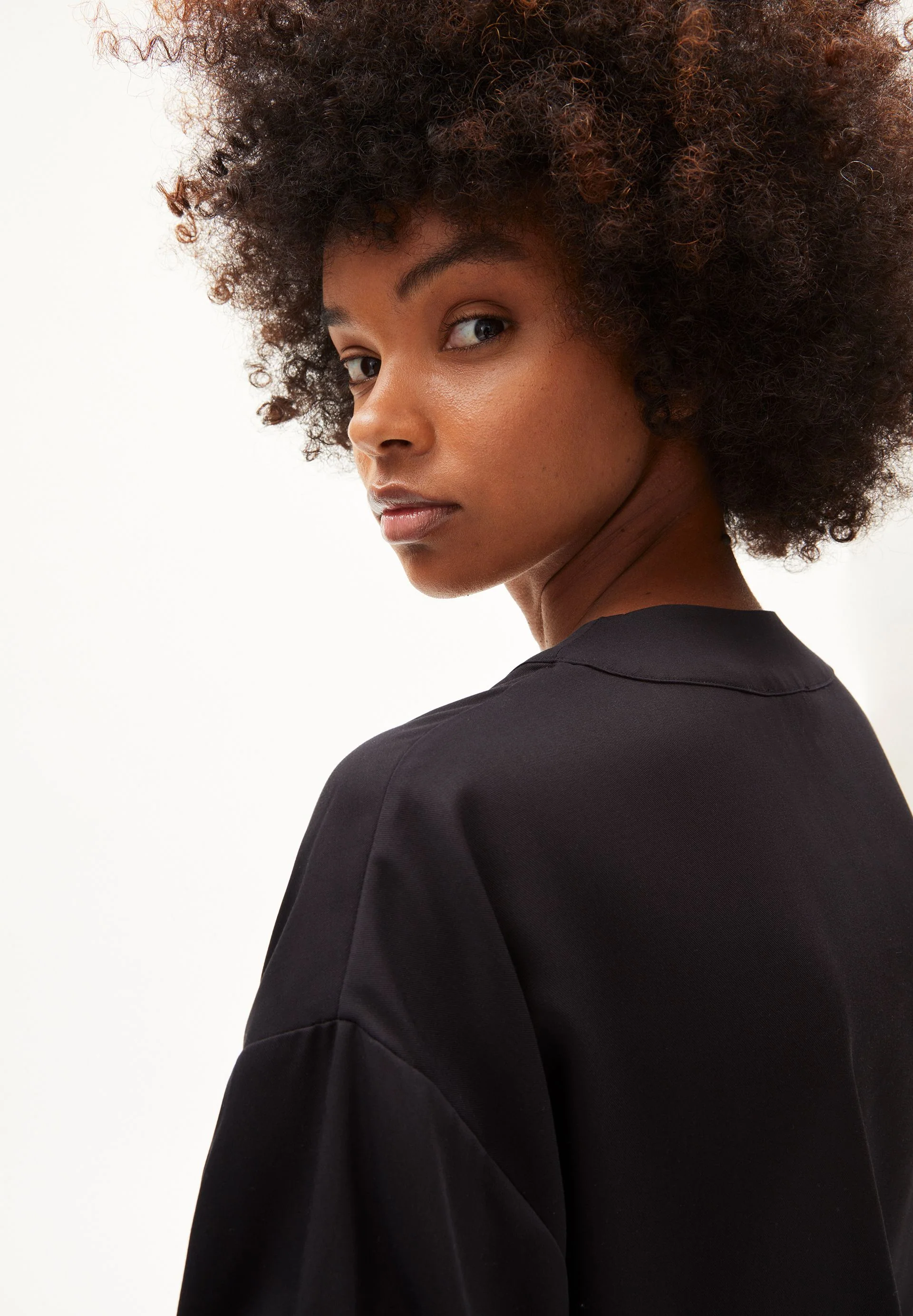 NERISAA | black - Image 3