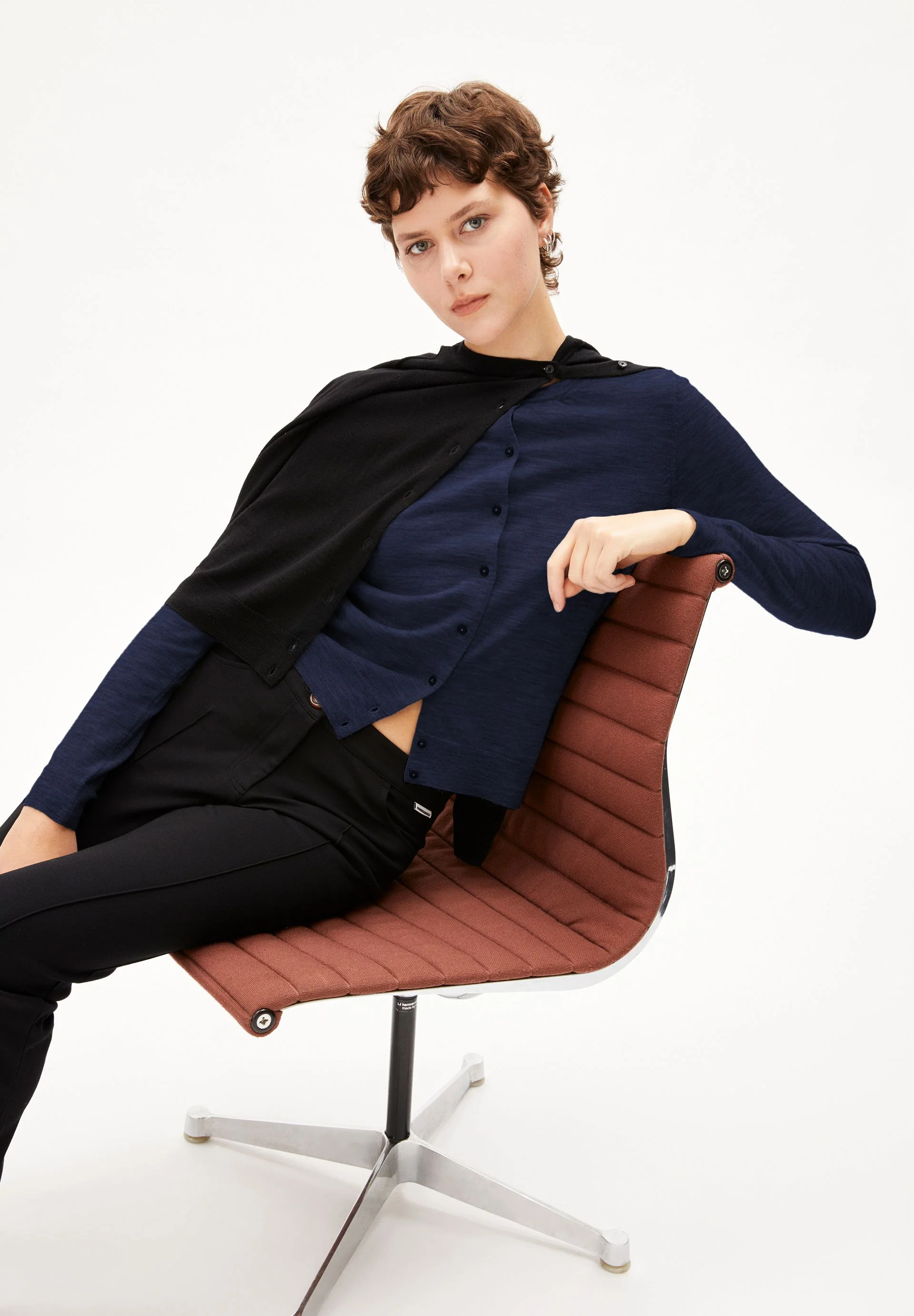 OPHALIAA MERINO STRICKJACKE | tinted navy - Image 4