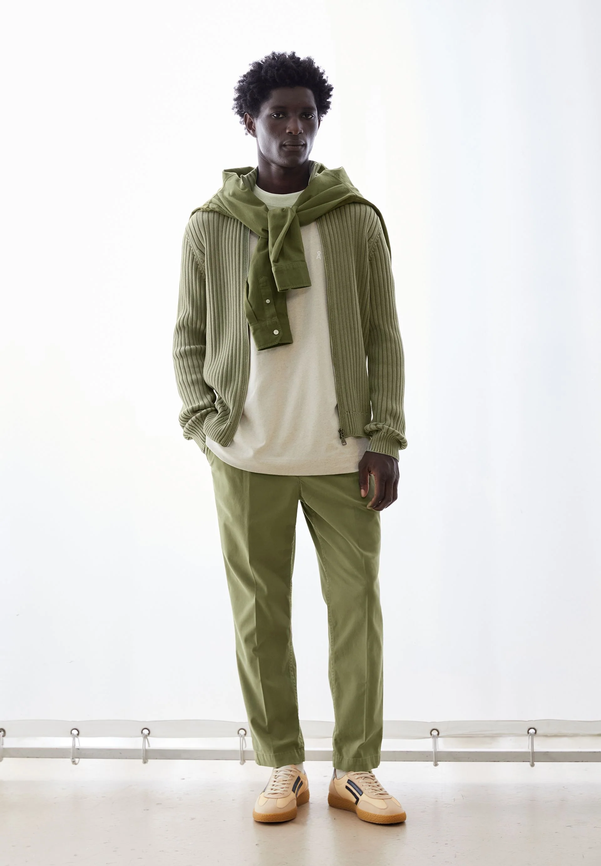 PIGMENT DYE STRICKJACKE | fatigue green - Image 4