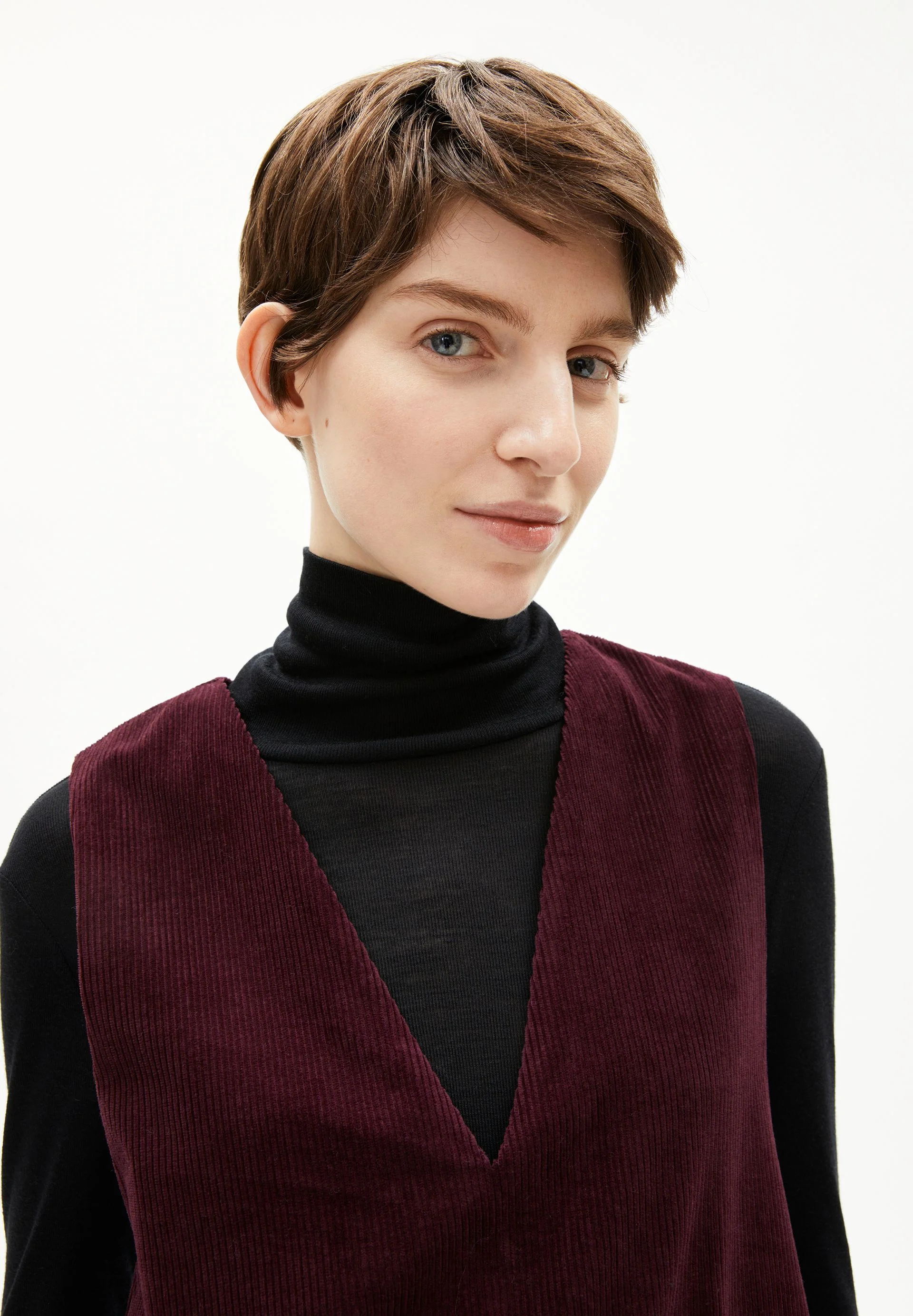 PINAAFO CORDUROY | dark cranberry - Image 3