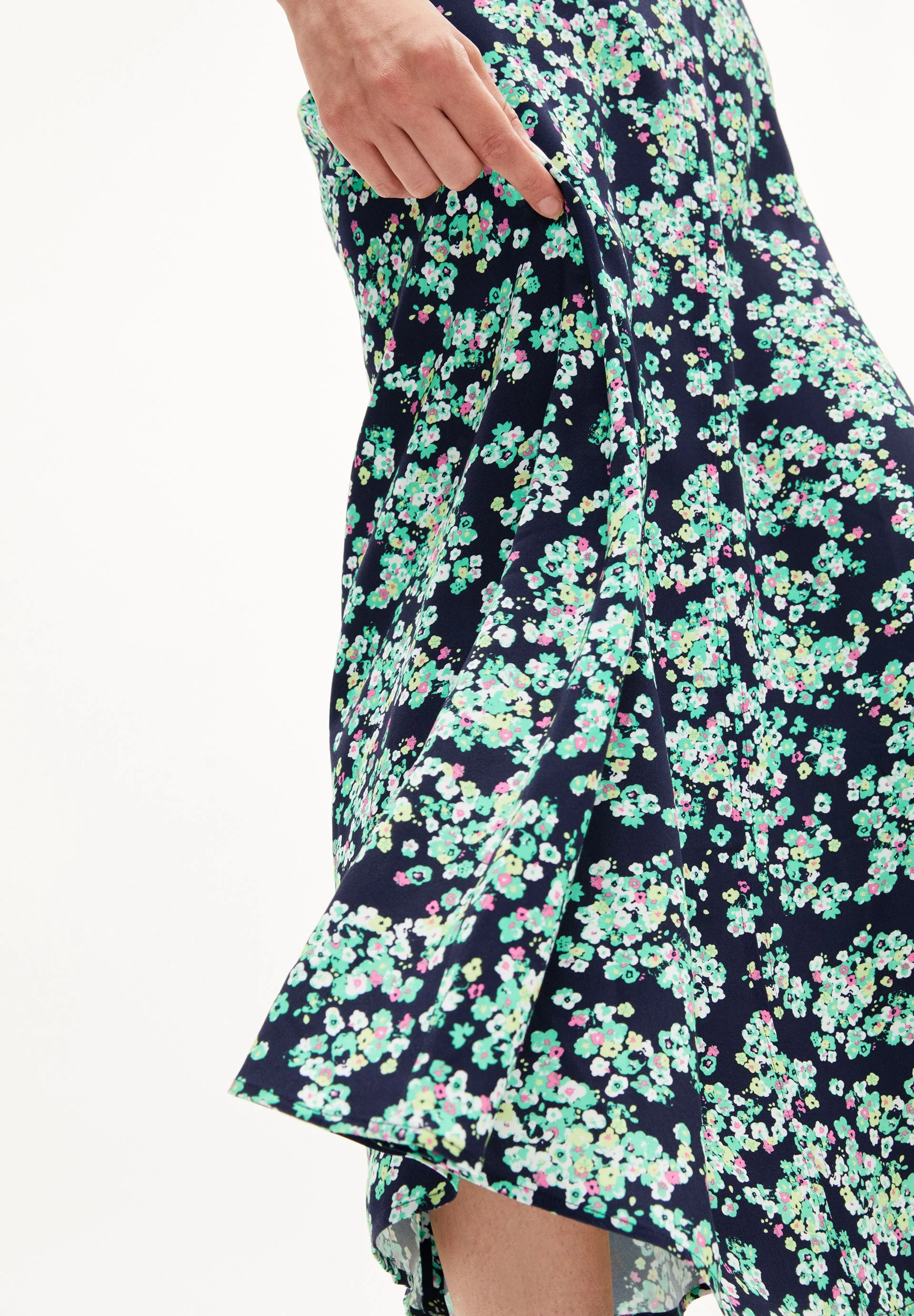SAALANJA  DITSY FLORAL | night sky - Image 3