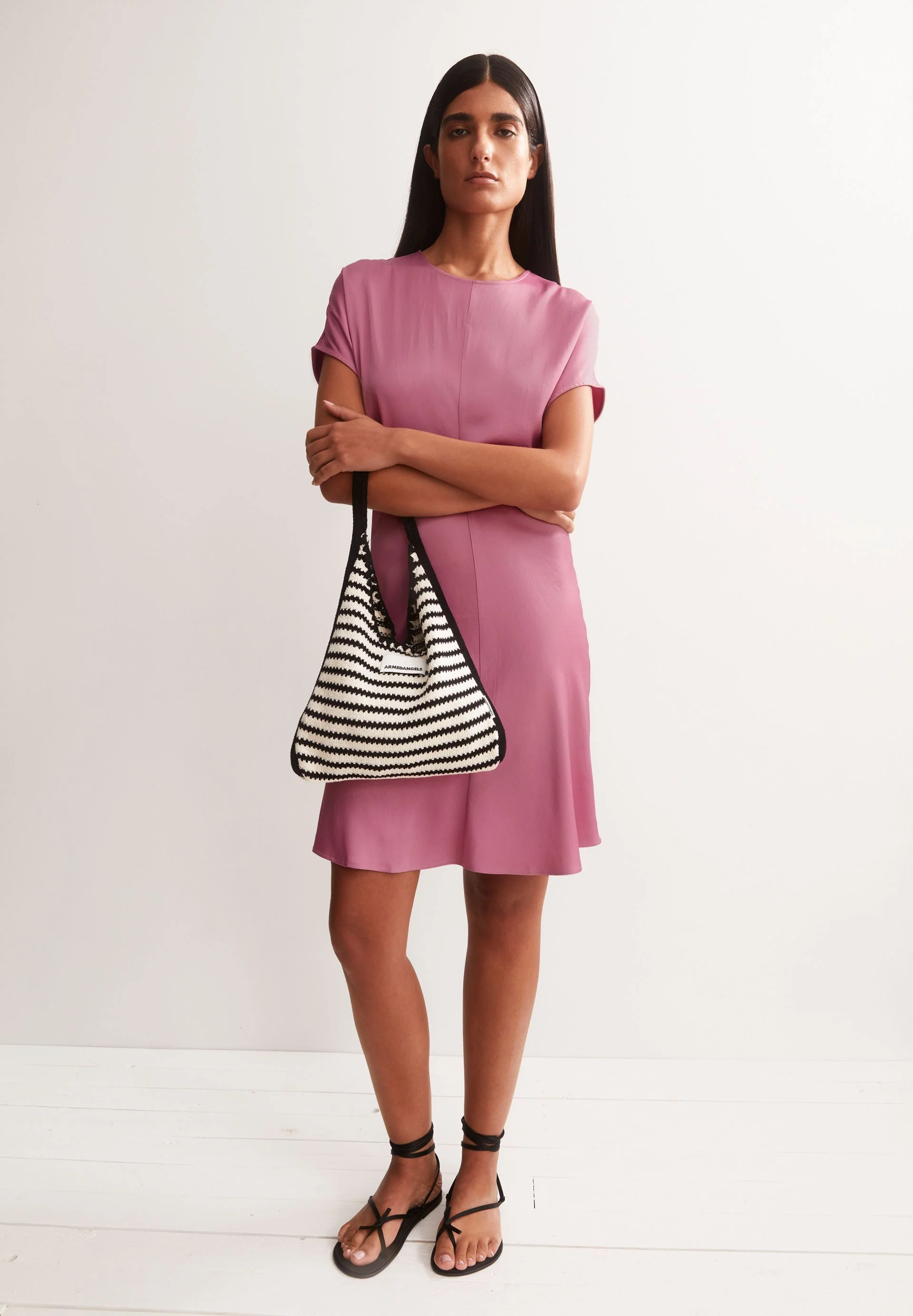 SATIN FLEDERMAUSÄRMEL MINI-KLEID | washed berry - Image 4