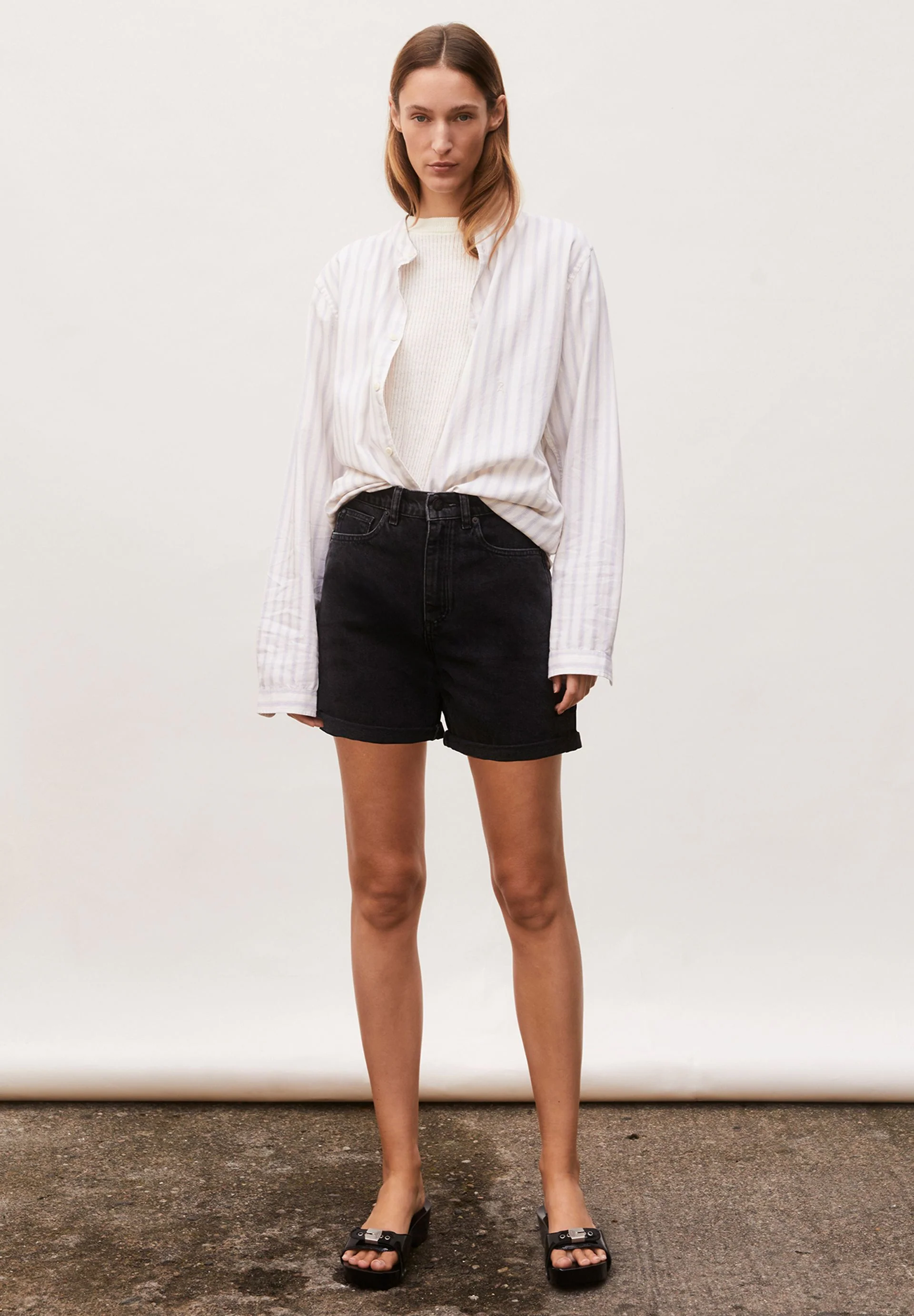 SHEAARI HIGH WAIST JEANS-SHORTS | ebony black - Image 4