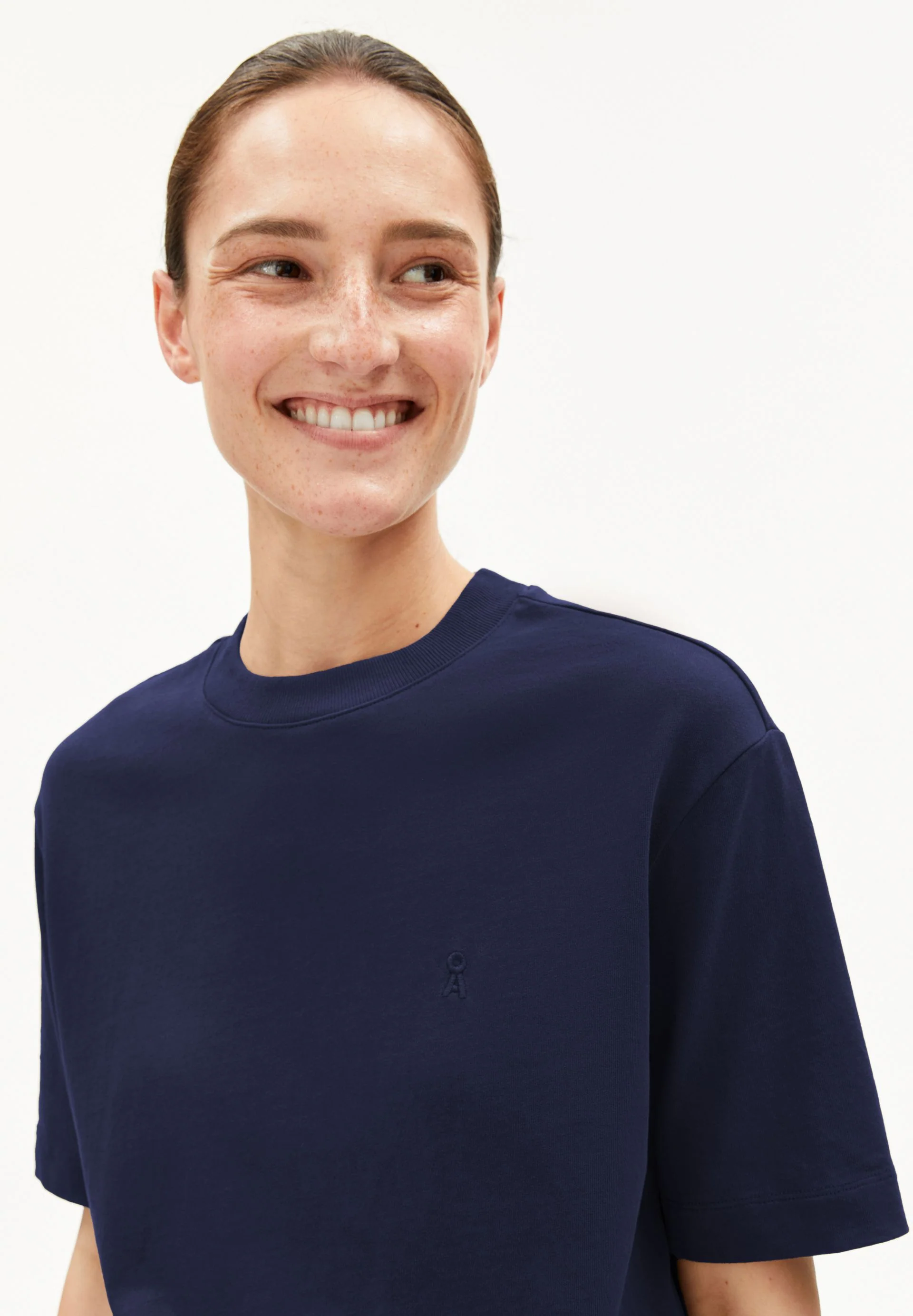 TARJAA T-SHIRT | tinted navy - Image 3