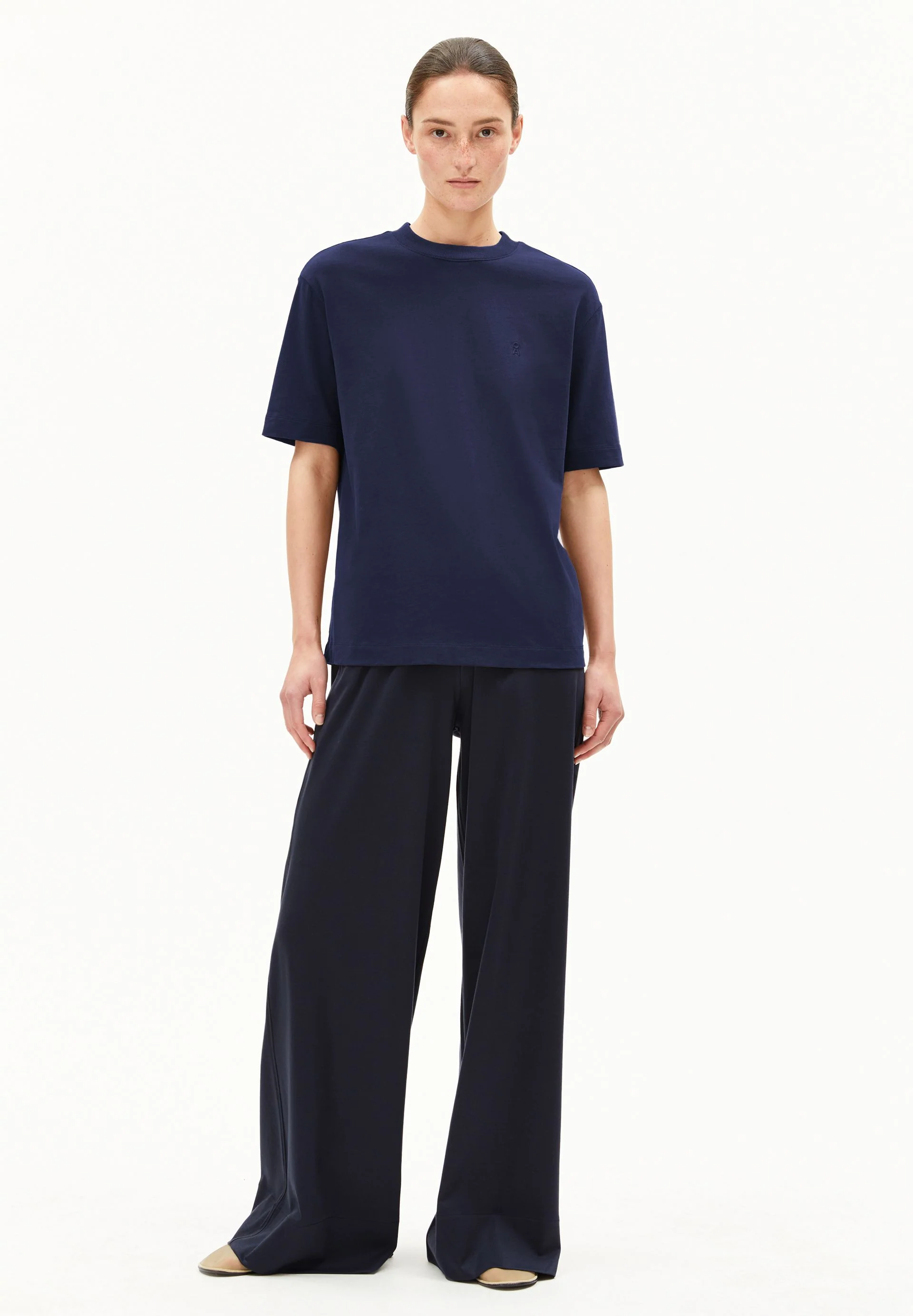 TARJAA T-SHIRT | tinted navy - Image 5