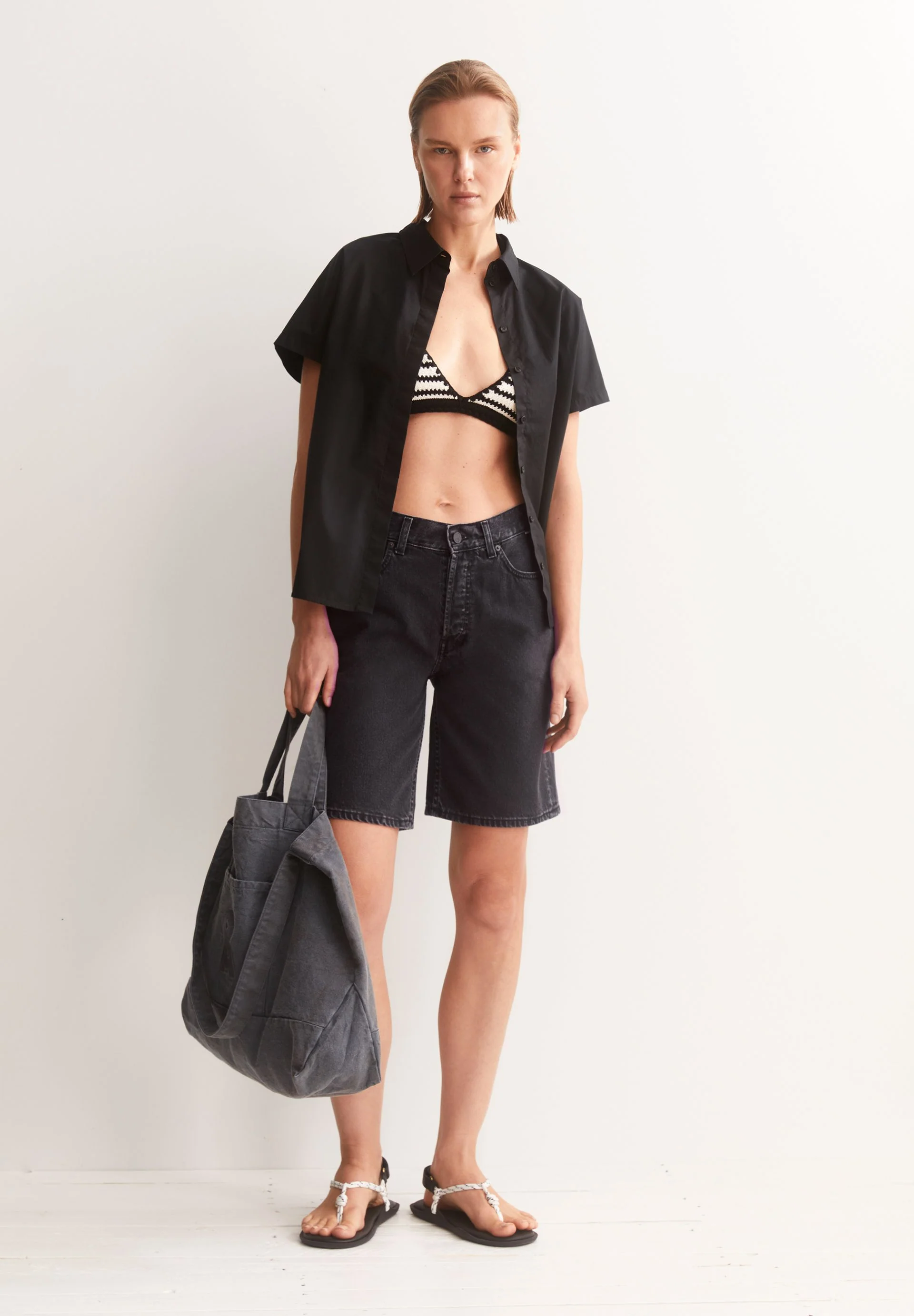 THALINAA MID WAIST JEANS-SHORTS | ebony black - Image 4