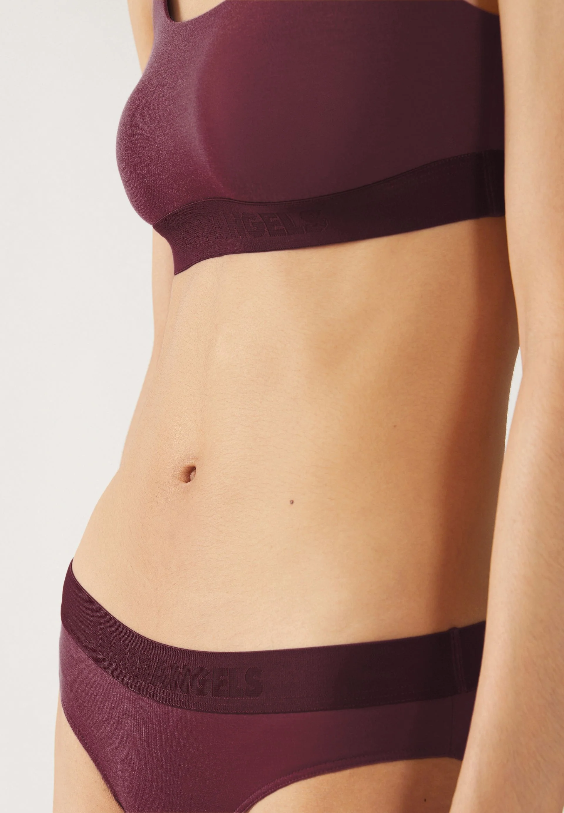 TRINAA SLIP | cranberry juice - Image 3