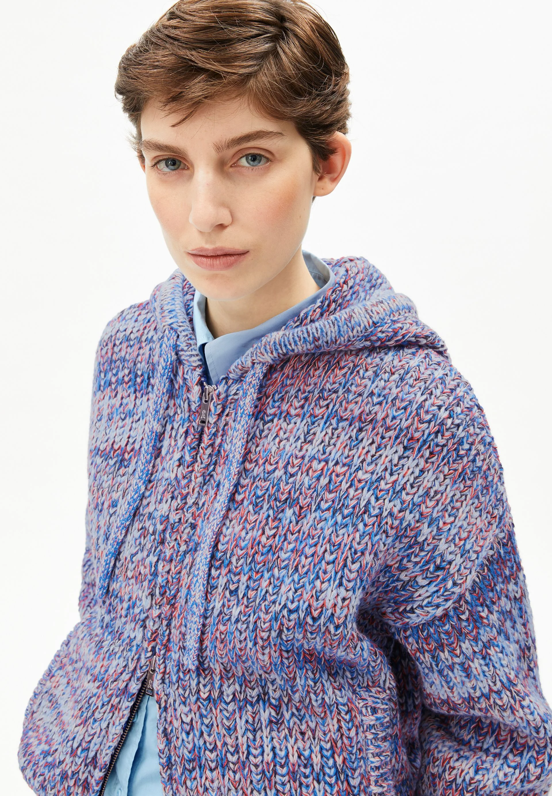 UN-WASTED STRICKHOODIE | dark poppy-dynamo blue-oatmilk - Image 3