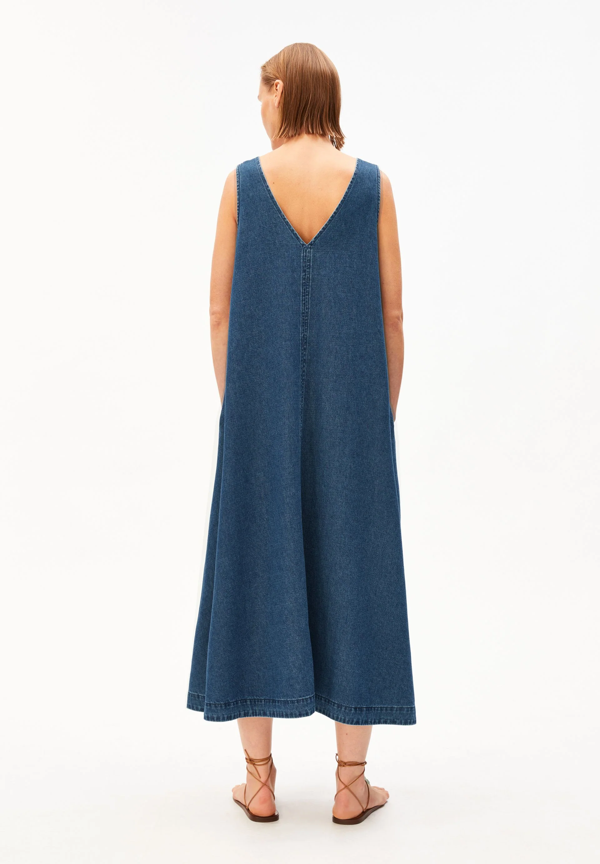 V-AUSSCHNITT JEANS-MIDI-KLEID | eau - Image 2