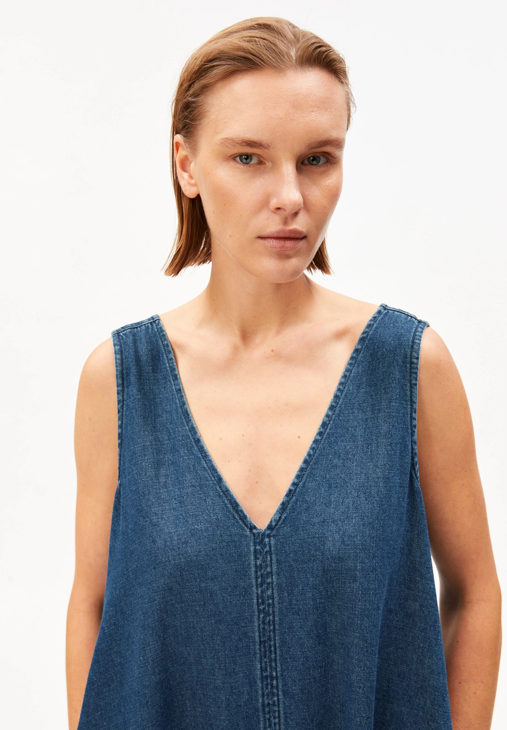 V-AUSSCHNITT JEANS-MIDI-KLEID | eau - Image 3