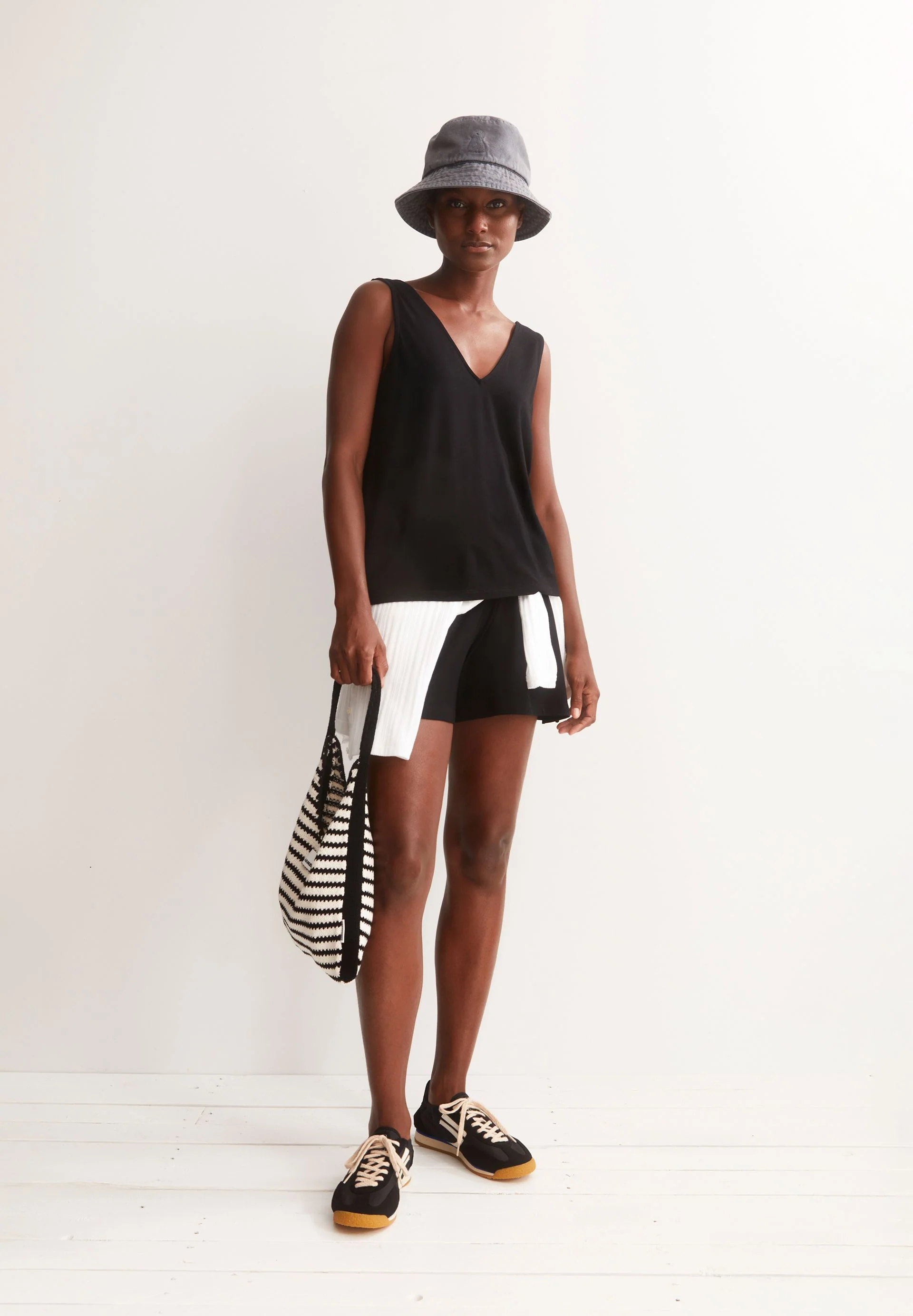 V-AUSSCHNITT JERSEY-TOP | black - Image 4