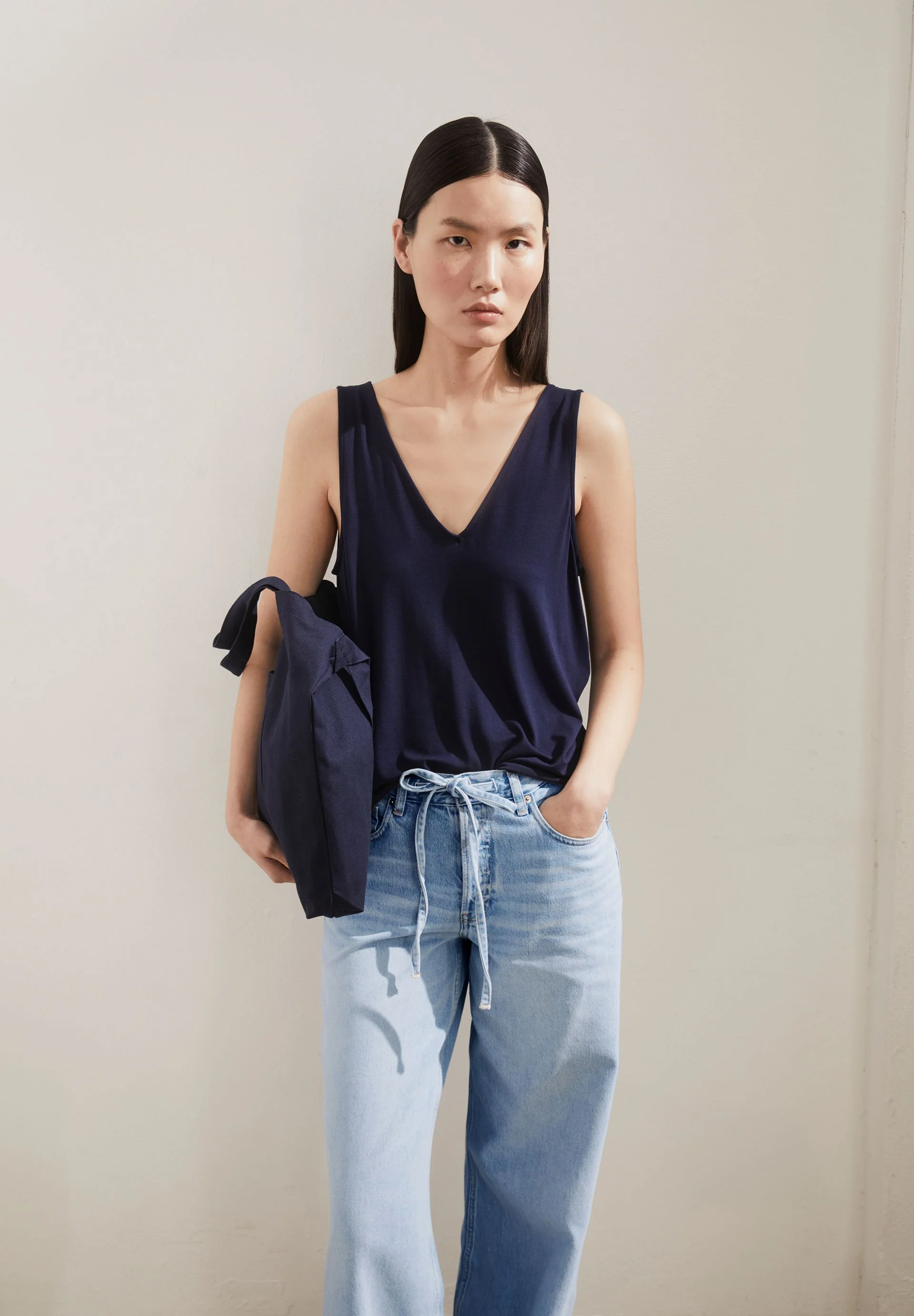V-AUSSCHNITT JERSEY-TOP | tinted navy - Image 4