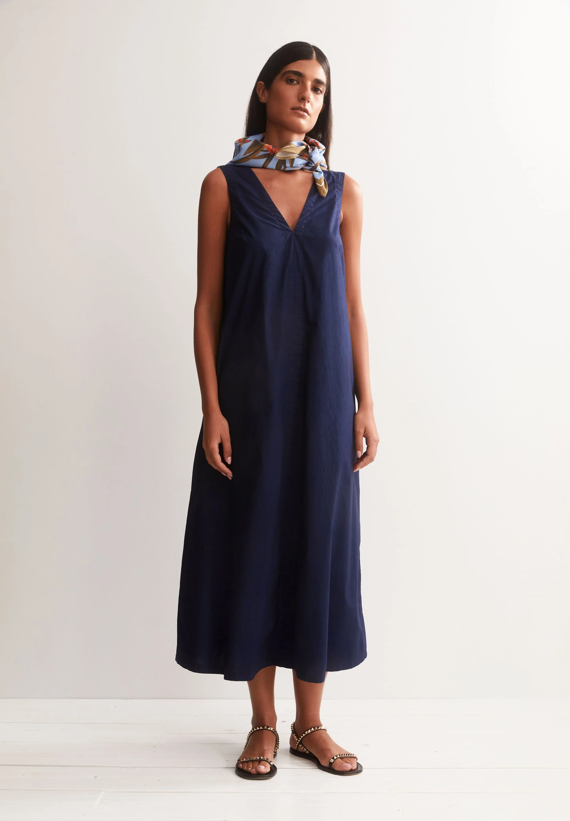 V-AUSSCHNITT POPLIN MAXI-KLEID | tinted navy - Image 4