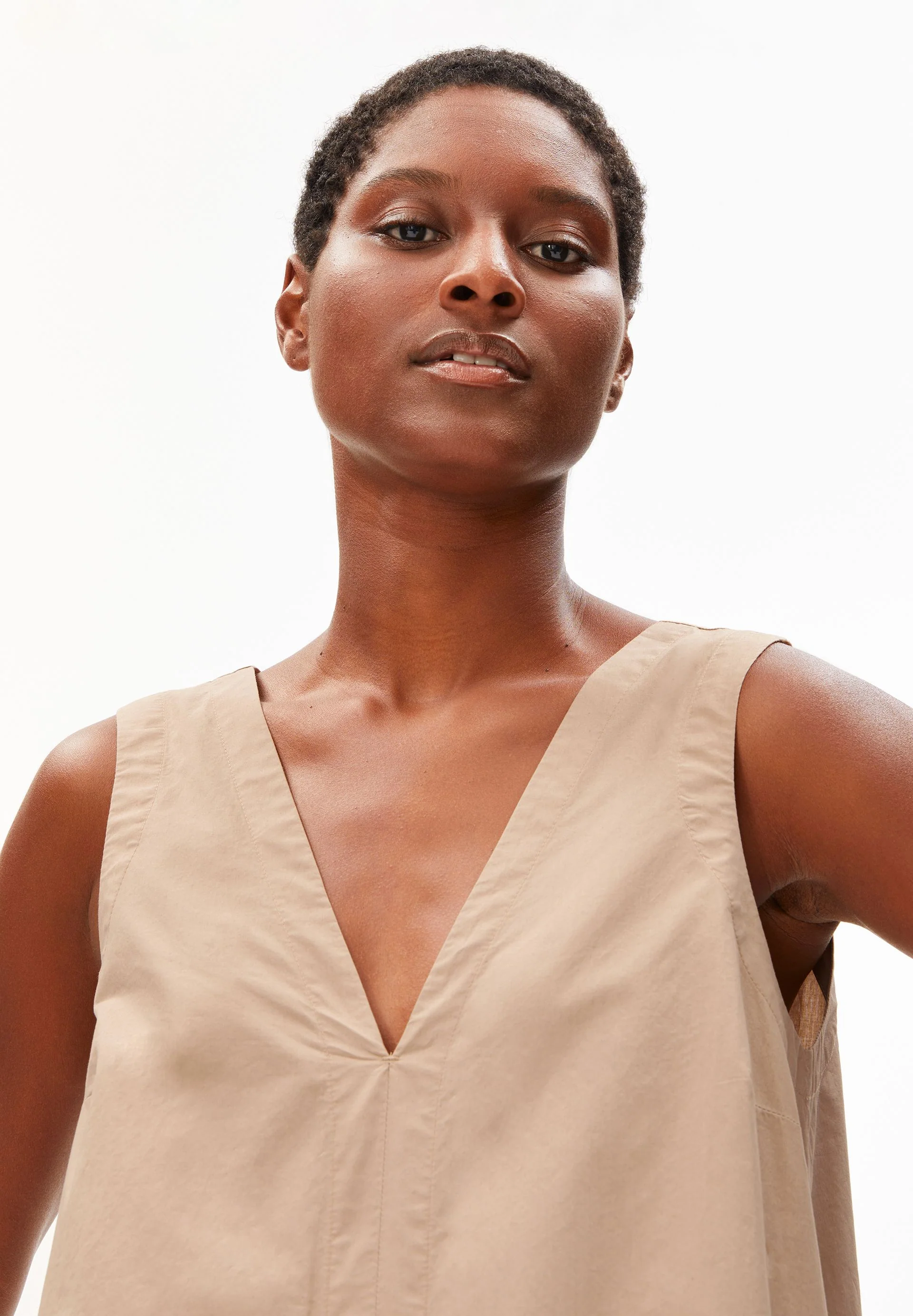 V-AUSSCHNITT POPLIN MAXI-KLEID | true camel - Image 3