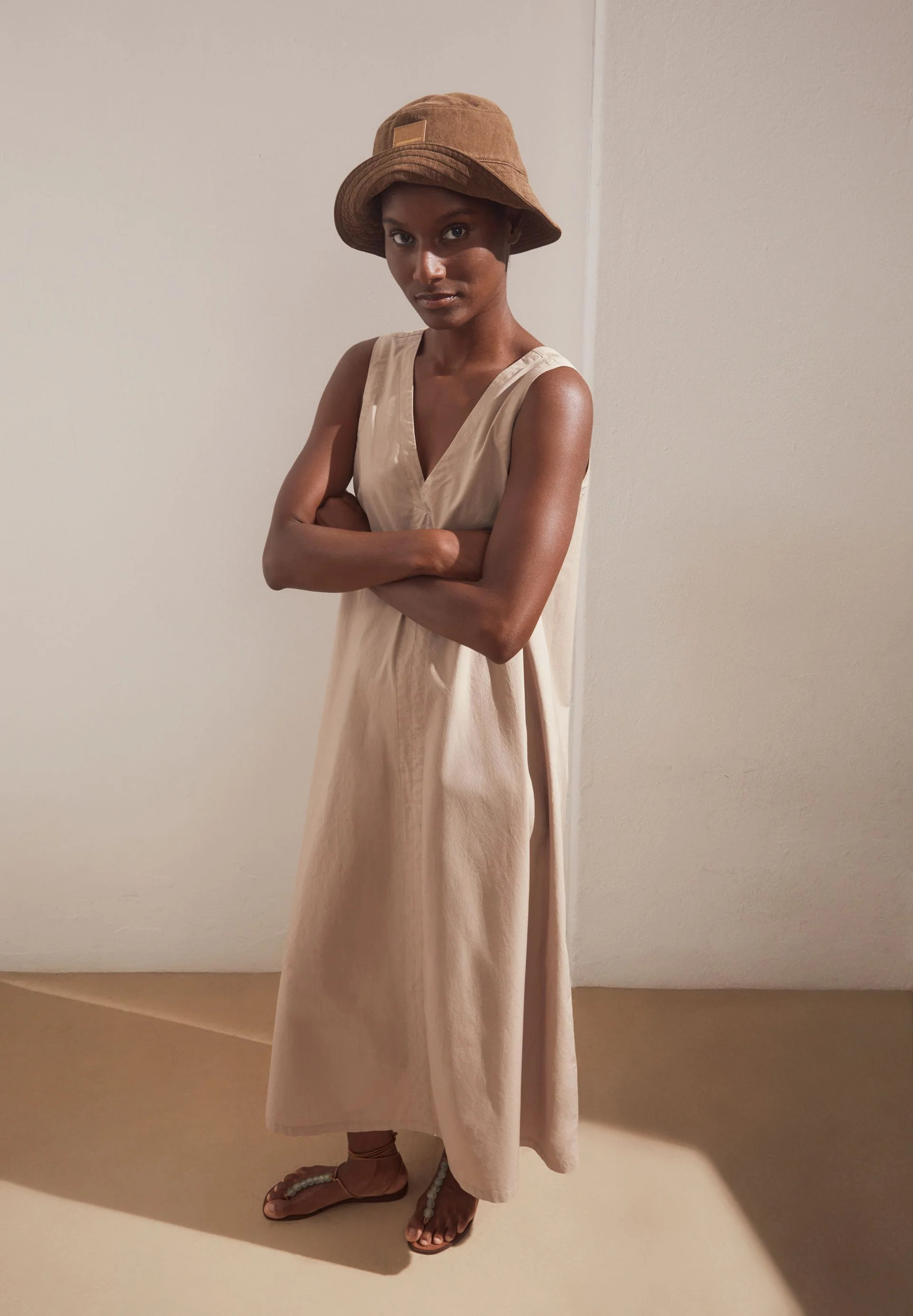 V-AUSSCHNITT POPLIN MAXI-KLEID | true camel - Image 4