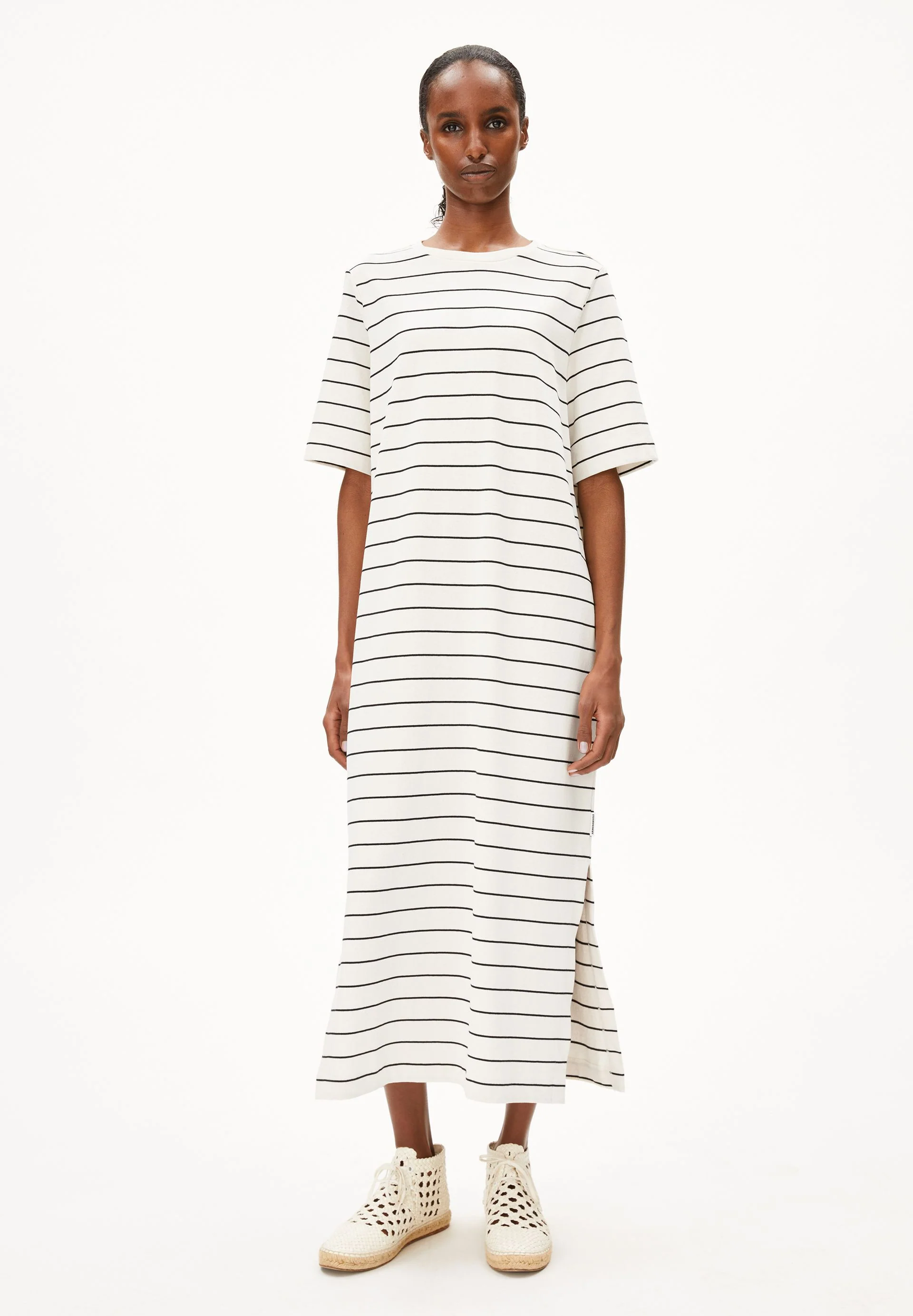 XELINAA FEIN GESTREIFTES MIDI-KLEID | undyed-black - Image 5