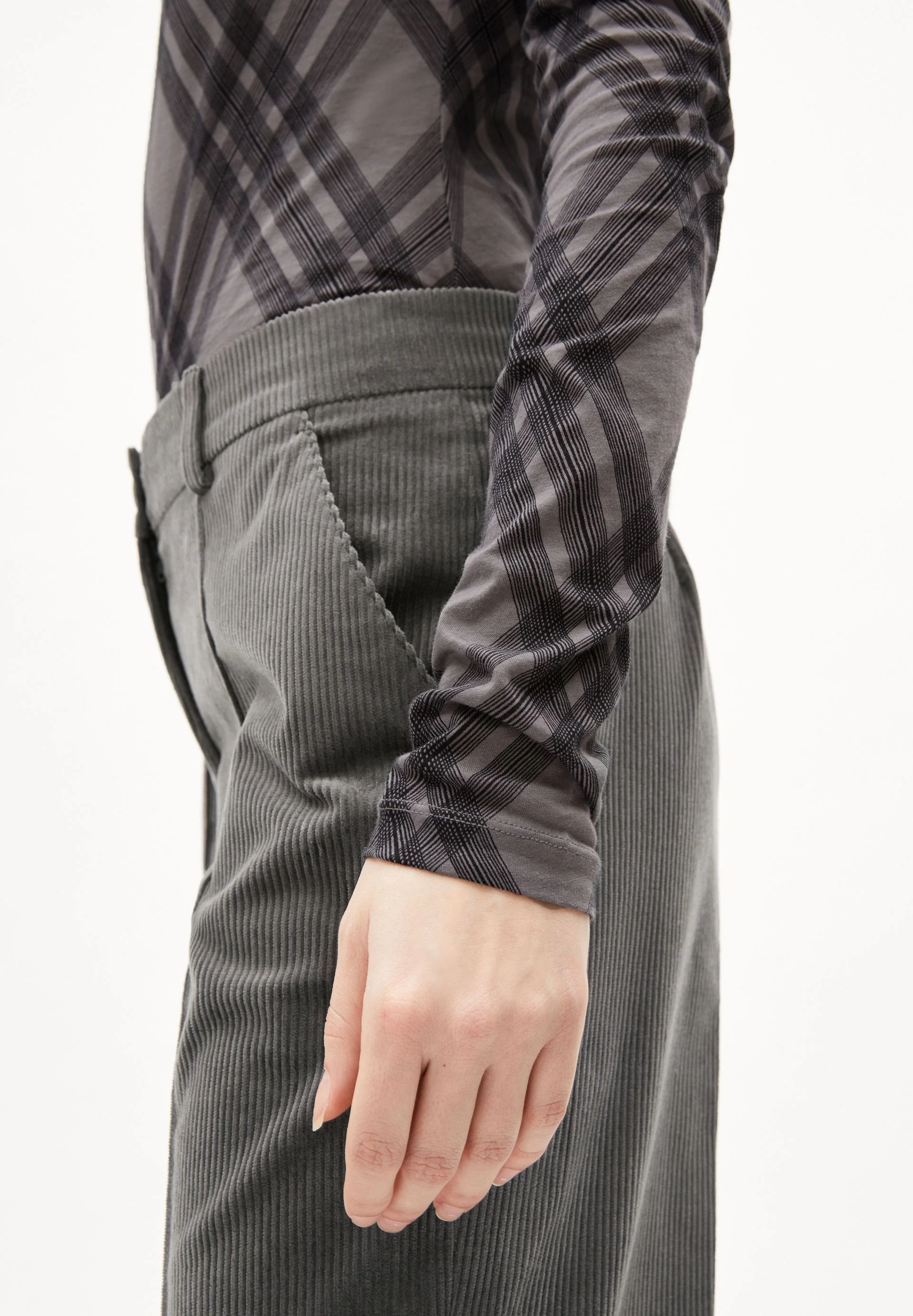 XELLAA CORDUROY | iron cast - Image 3