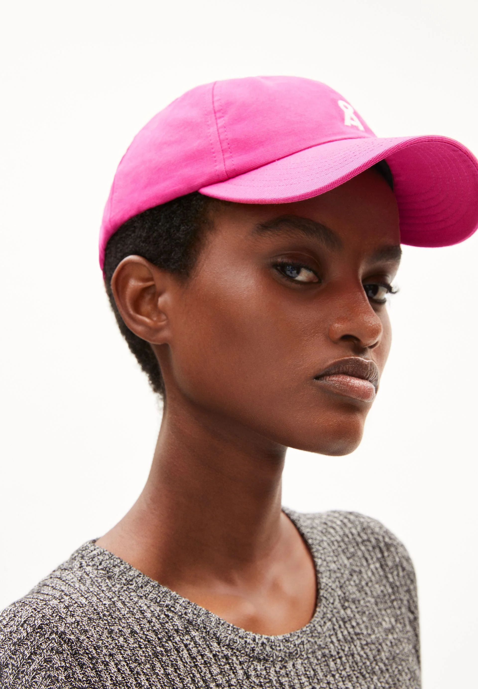 YENAAS BOLD KAPPE | bright raspberry - Image 2