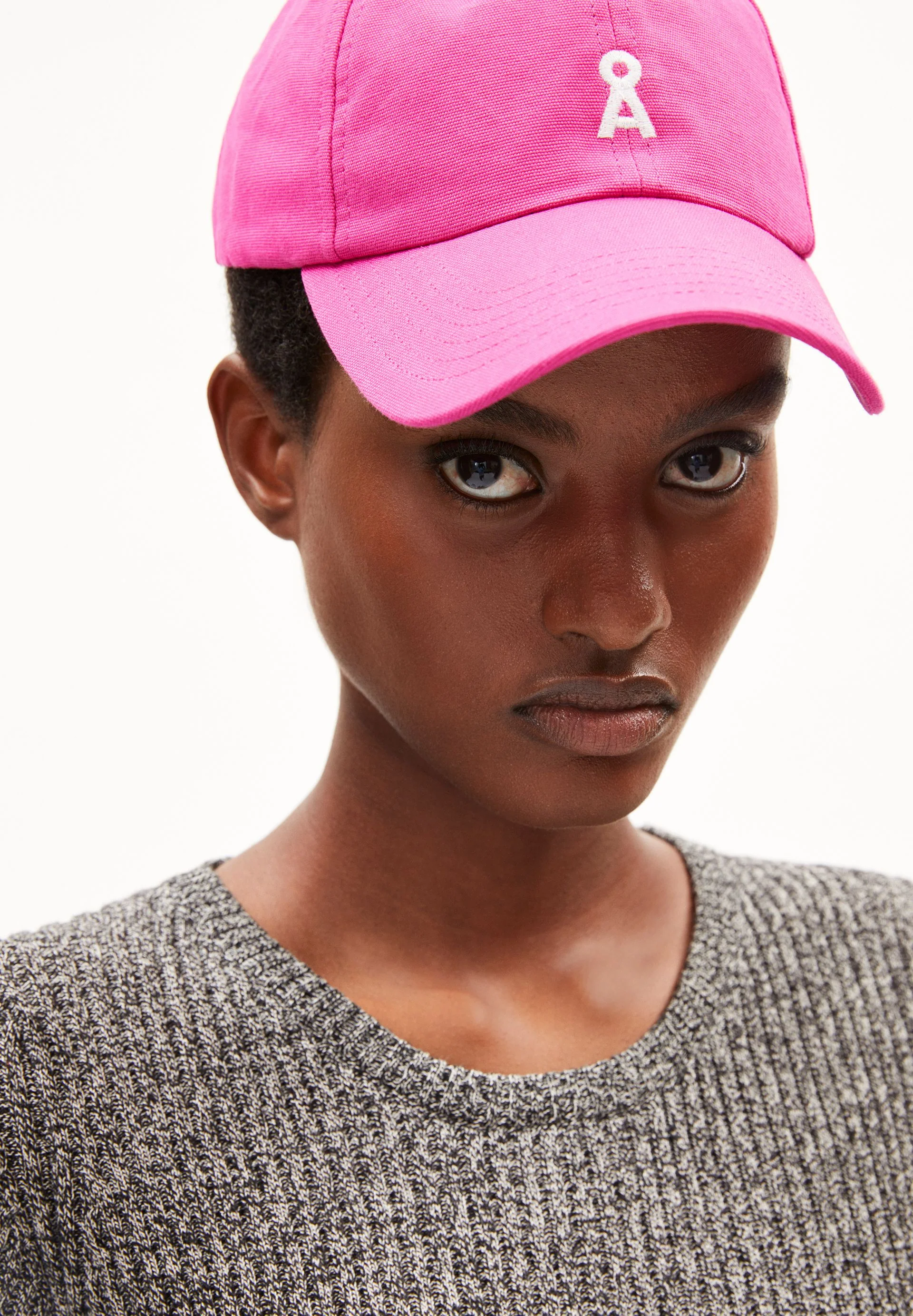 YENAAS BOLD KAPPE | bright raspberry - Image 3